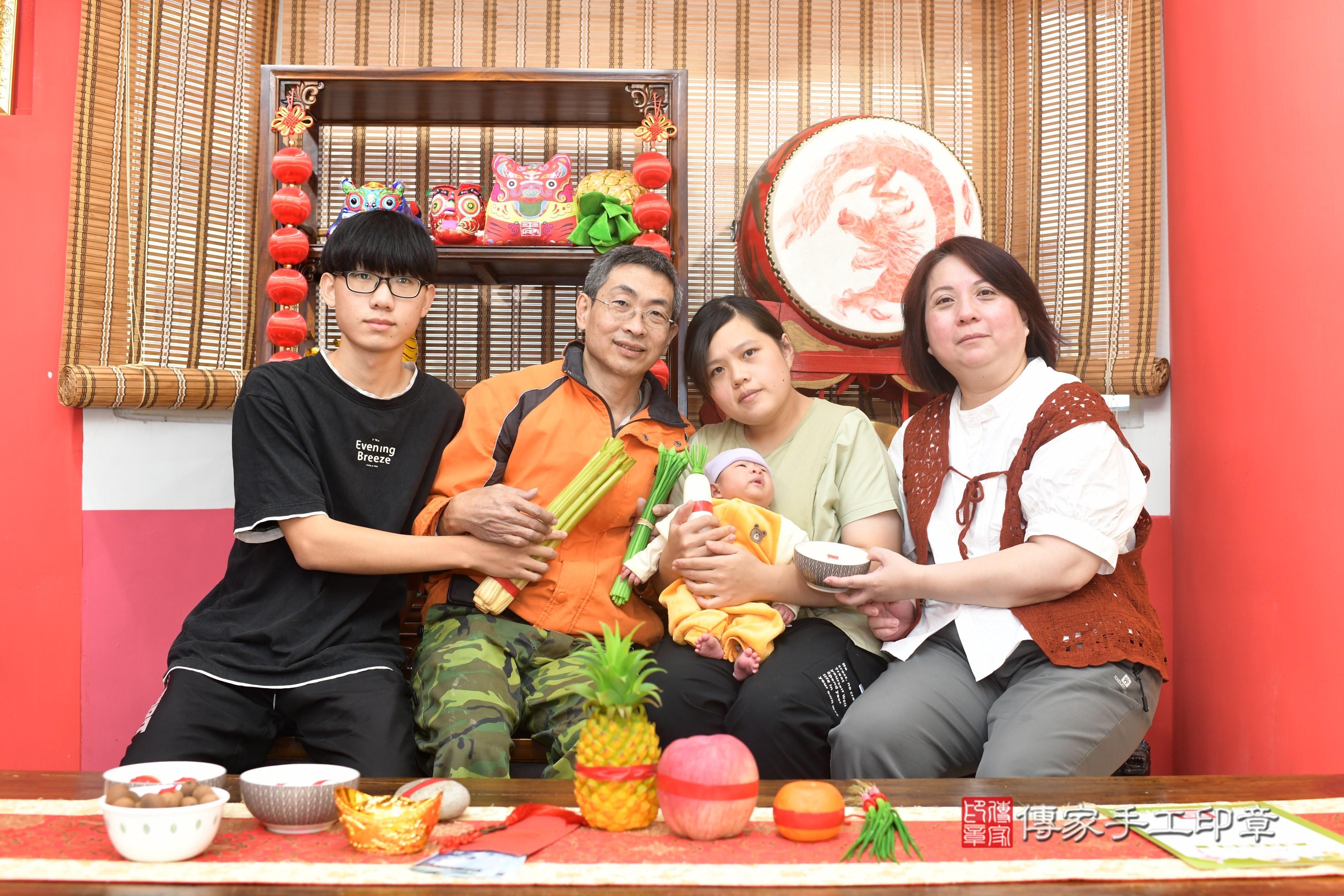 傳家手工印章高雄店、抓周、度脺、中國風會場、傳家嬰兒古禮、吉祥話、抓周道具物品24種、拍照。抓周證書。寶寶抓周、滿周歲、生日快樂、祝福