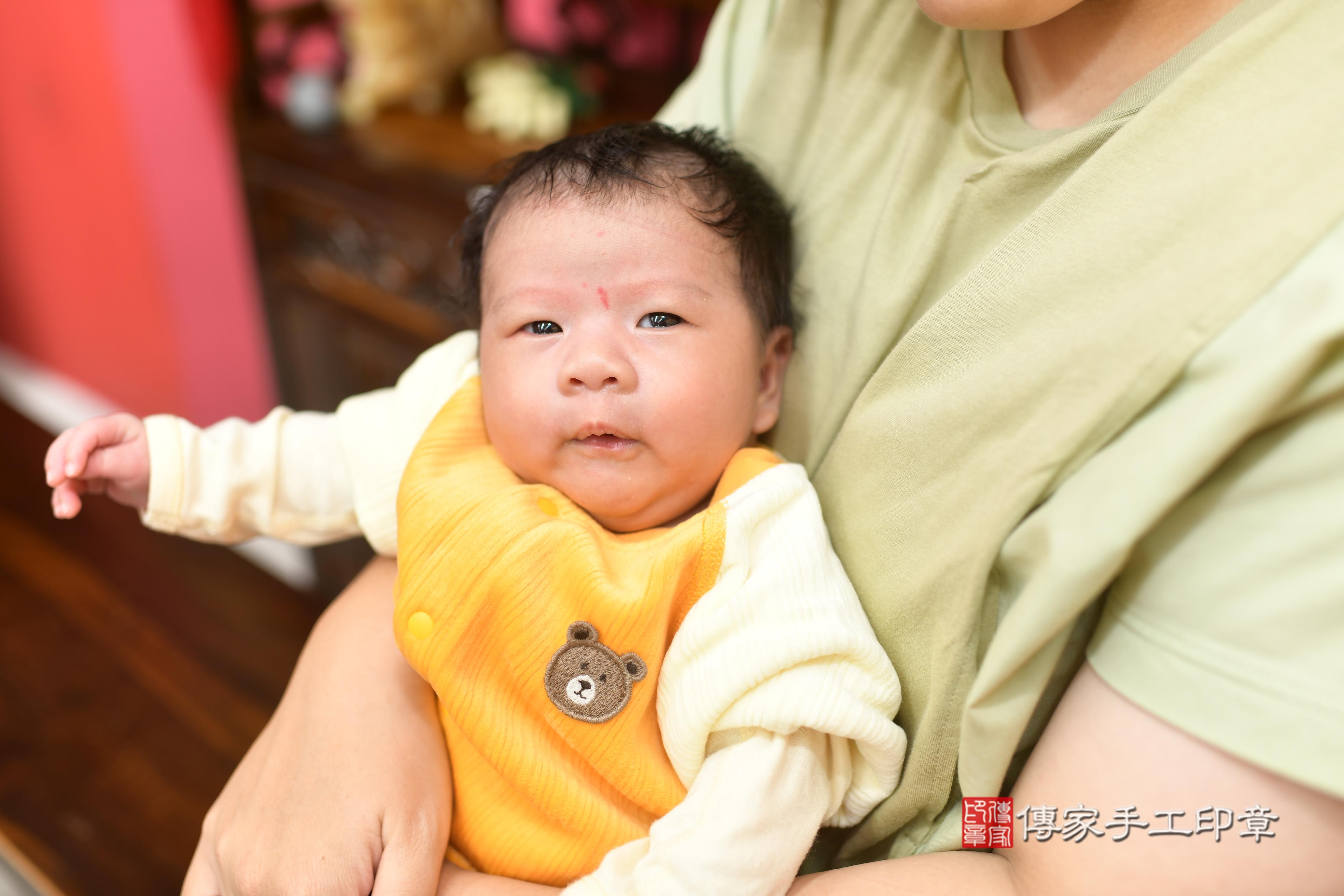 傳家手工印章高雄店、抓周、度脺、中國風會場、傳家嬰兒古禮、吉祥話、抓周道具物品24種、拍照。抓周證書。寶寶抓周、滿周歲、生日快樂、祝福