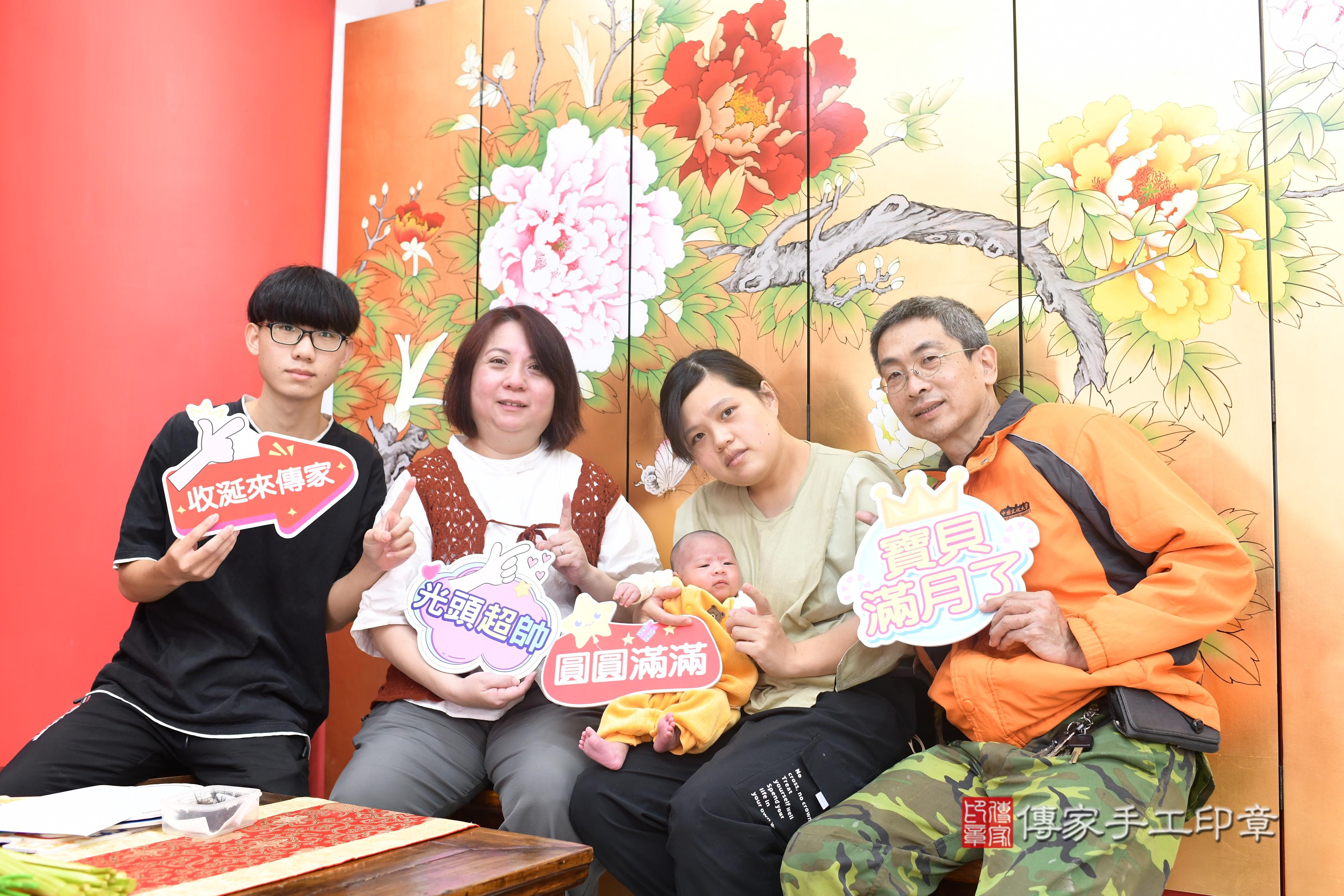 傳家手工印章高雄店、抓周、度脺、中國風會場、傳家嬰兒古禮、吉祥話、抓周道具物品24種、拍照。抓周證書。寶寶抓周、滿周歲、生日快樂、祝福