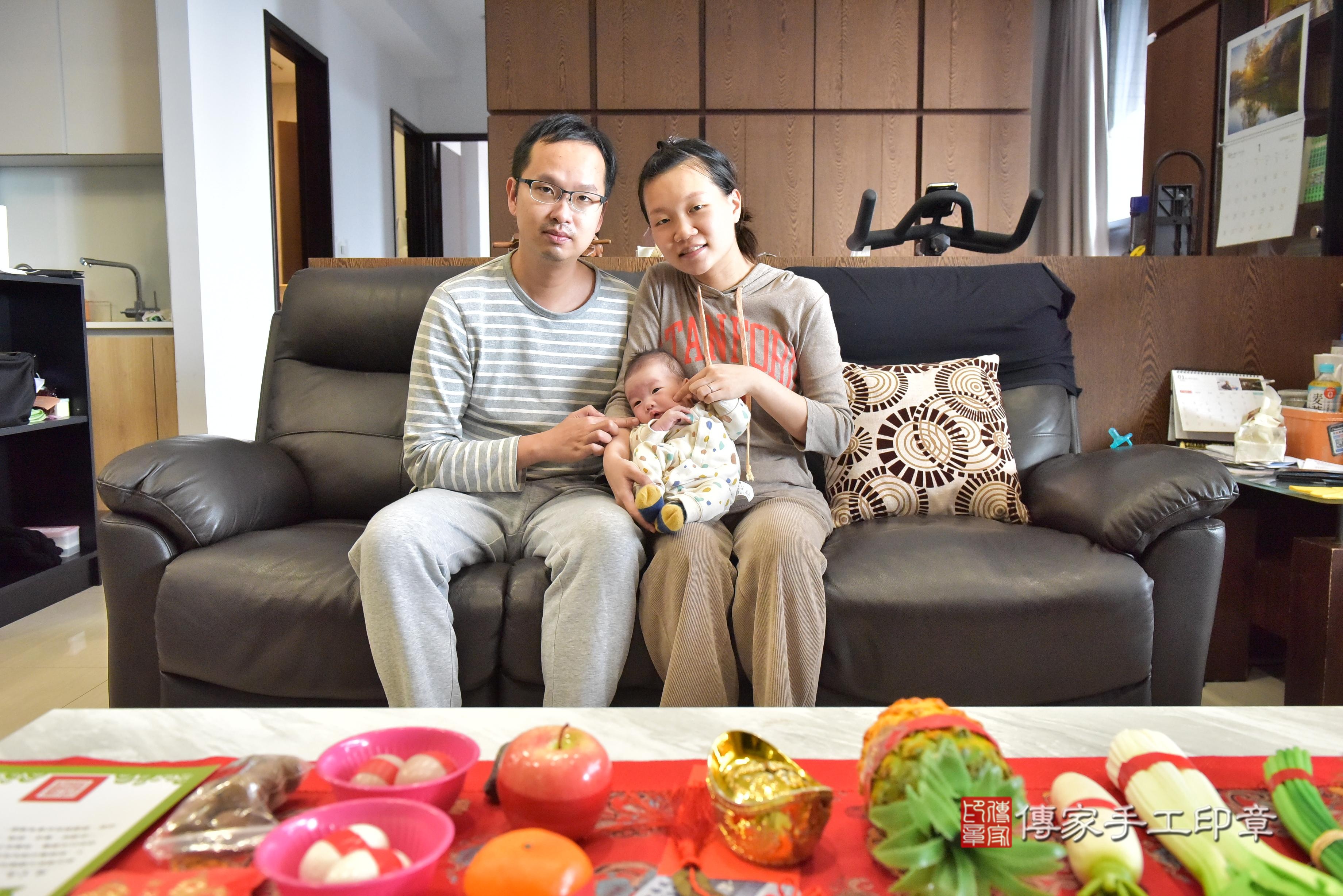 傳家手工印章高雄店、抓周、度脺、中國風會場、傳家嬰兒古禮、吉祥話、抓周道具物品24種、拍照。抓周證書。寶寶抓周、滿周歲、生日快樂、祝福