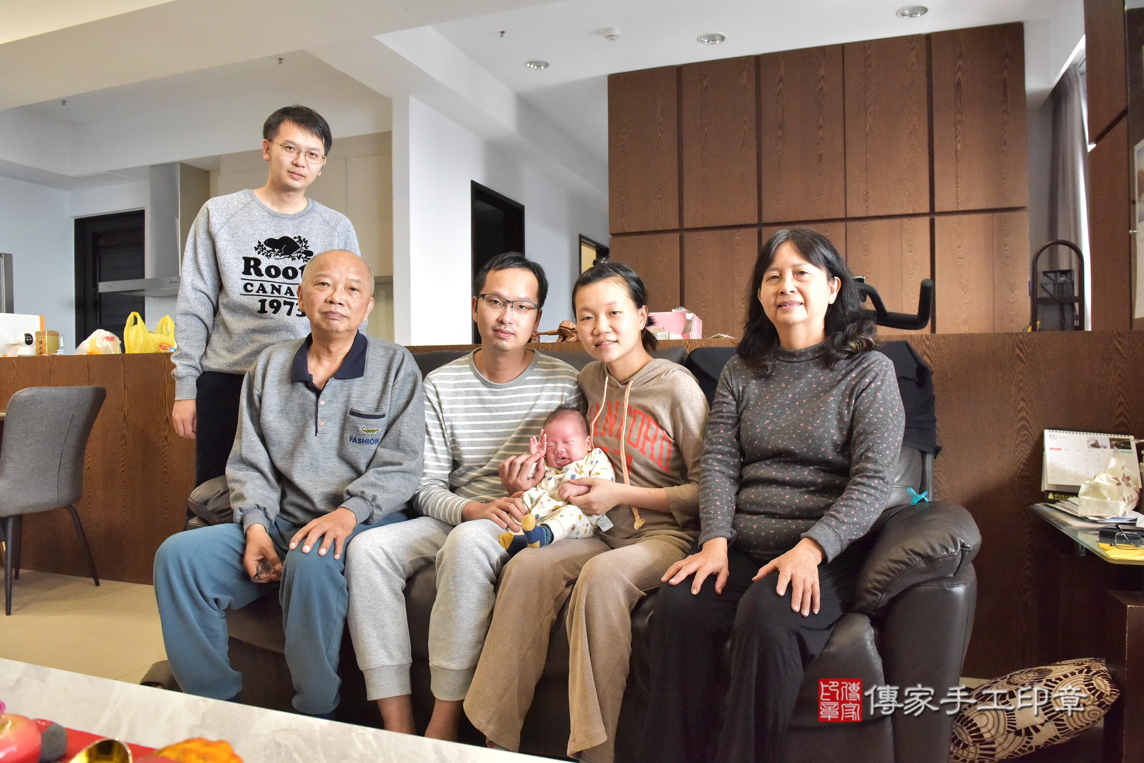 傳家手工印章高雄店、抓周、度脺、中國風會場、傳家嬰兒古禮、吉祥話、抓周道具物品24種、拍照。抓周證書。寶寶抓周、滿周歲、生日快樂、祝福