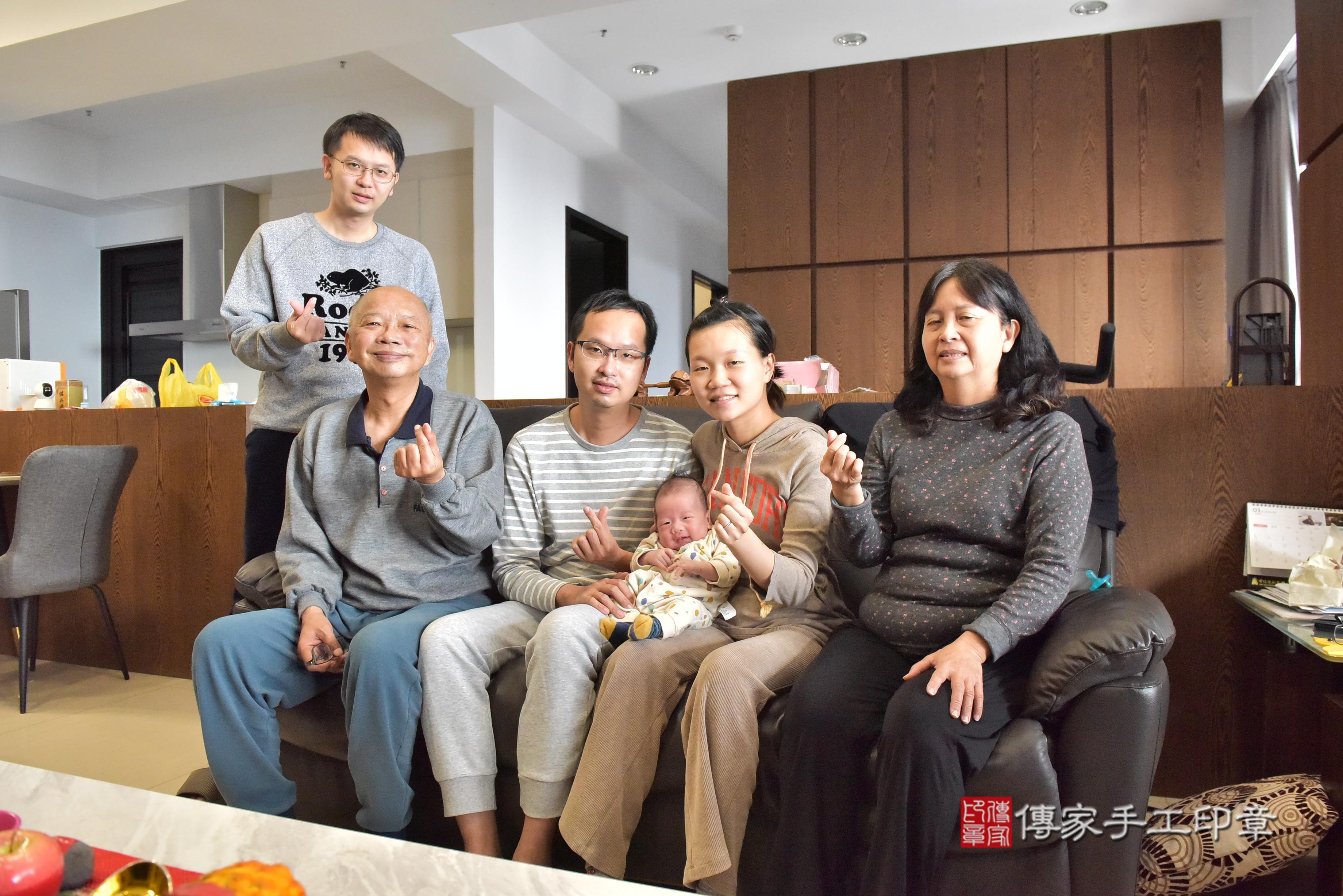 傳家手工印章高雄店、抓周、度脺、中國風會場、傳家嬰兒古禮、吉祥話、抓周道具物品24種、拍照。抓周證書。寶寶抓周、滿周歲、生日快樂、祝福