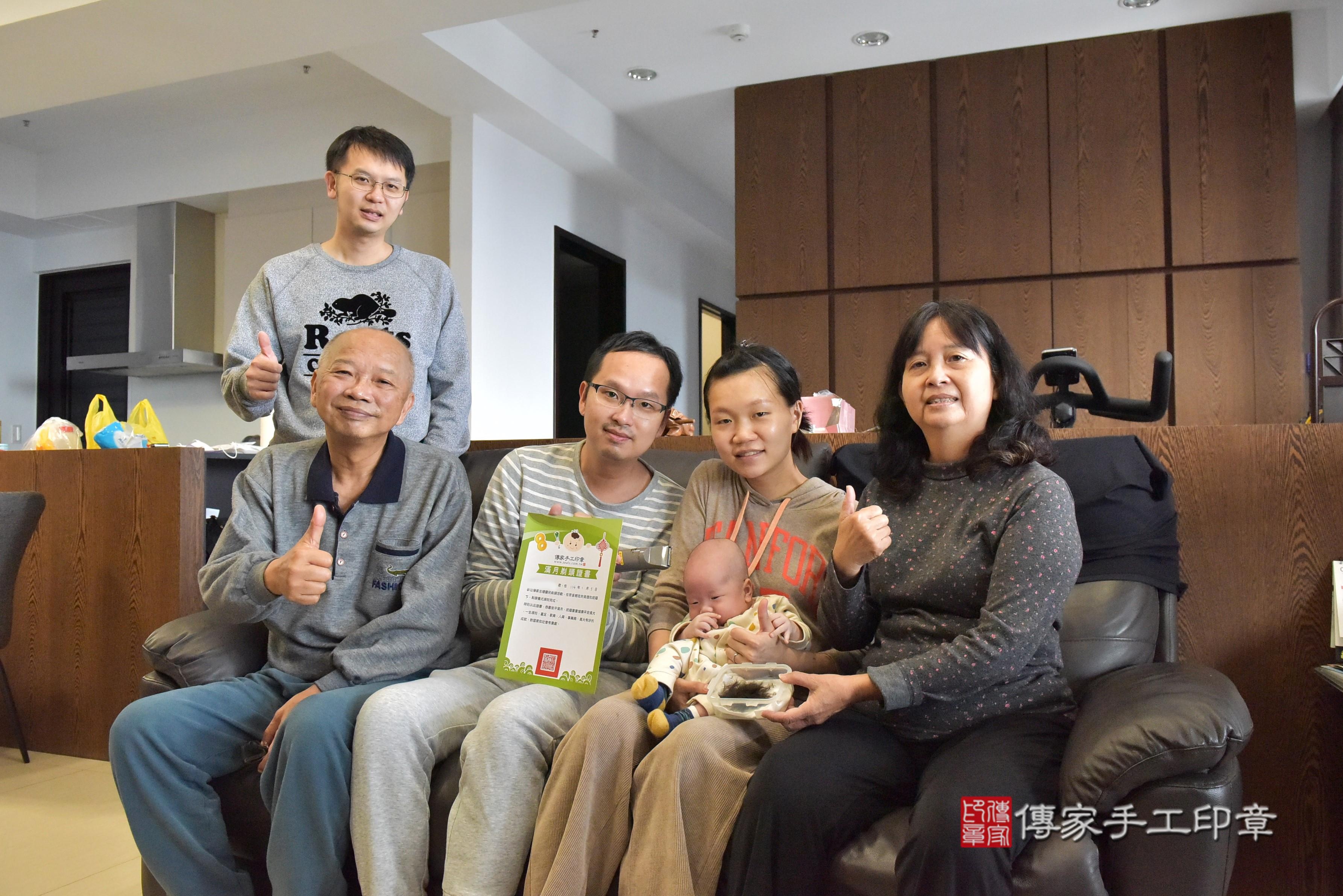 傳家手工印章高雄店、抓周、度脺、中國風會場、傳家嬰兒古禮、吉祥話、抓周道具物品24種、拍照。抓周證書。寶寶抓周、滿周歲、生日快樂、祝福