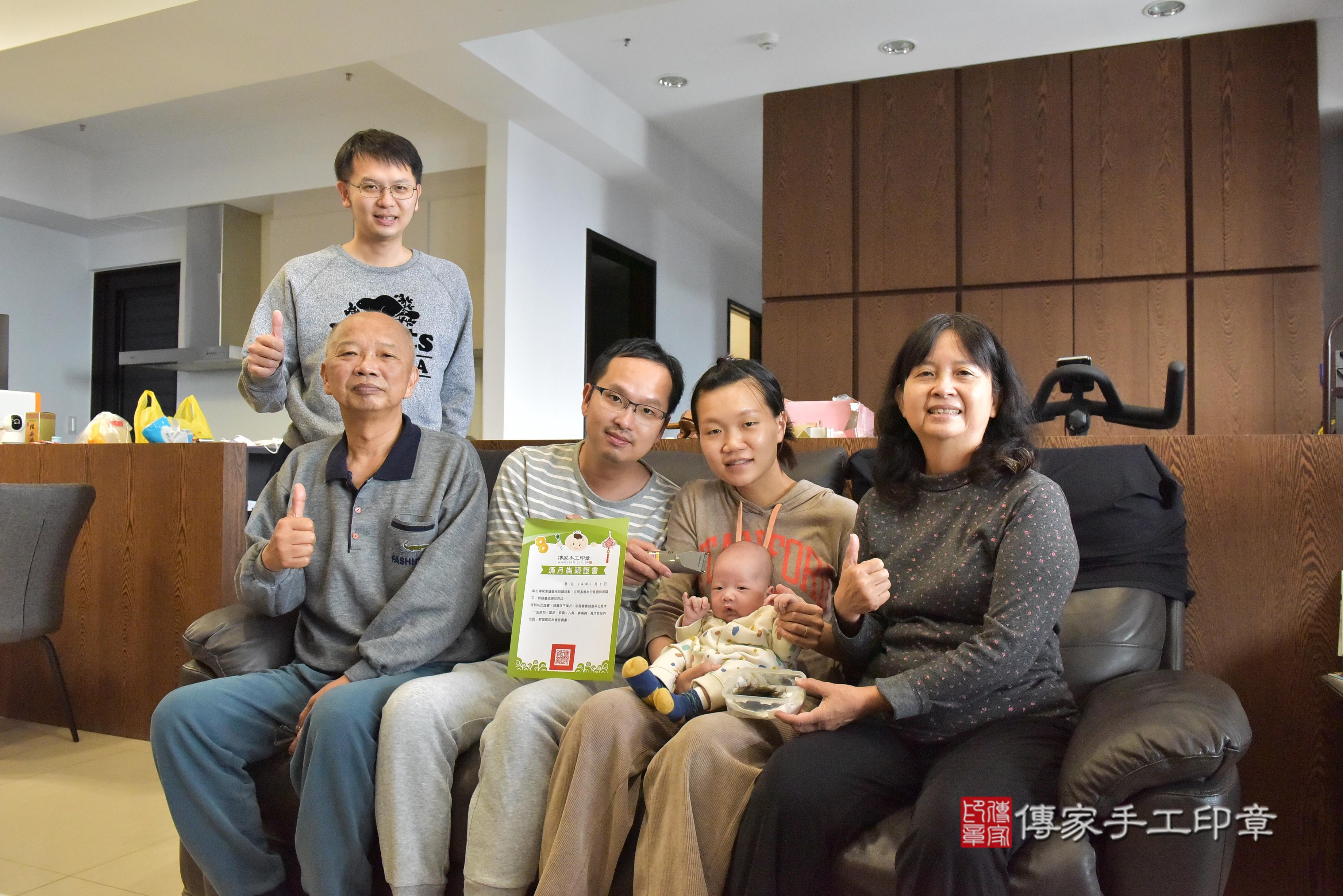 傳家手工印章高雄店、抓周、度脺、中國風會場、傳家嬰兒古禮、吉祥話、抓周道具物品24種、拍照。抓周證書。寶寶抓周、滿周歲、生日快樂、祝福