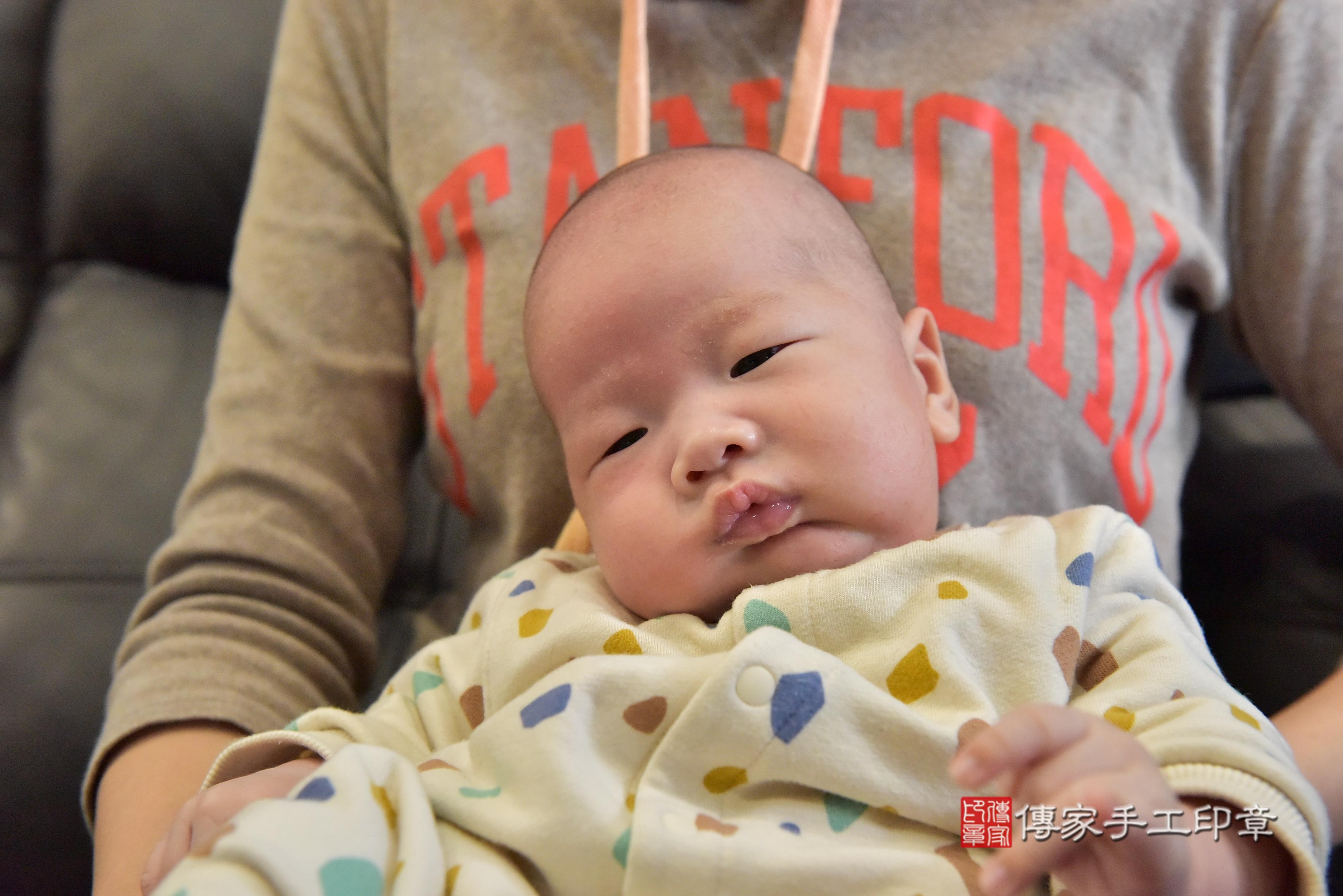 傳家手工印章高雄店、抓周、度脺、中國風會場、傳家嬰兒古禮、吉祥話、抓周道具物品24種、拍照。抓周證書。寶寶抓周、滿周歲、生日快樂、祝福