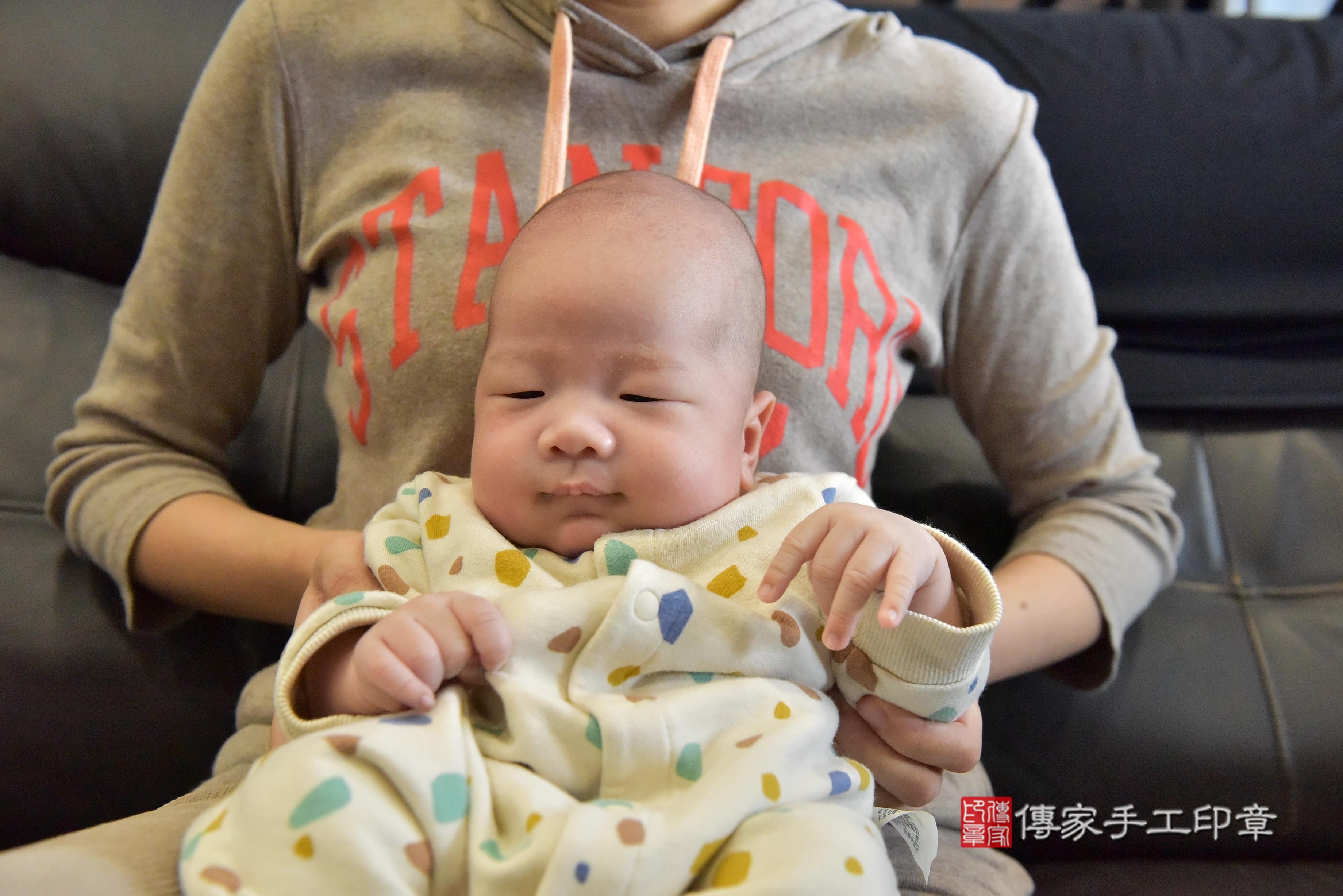 傳家手工印章高雄店、抓周、度脺、中國風會場、傳家嬰兒古禮、吉祥話、抓周道具物品24種、拍照。抓周證書。寶寶抓周、滿周歲、生日快樂、祝福