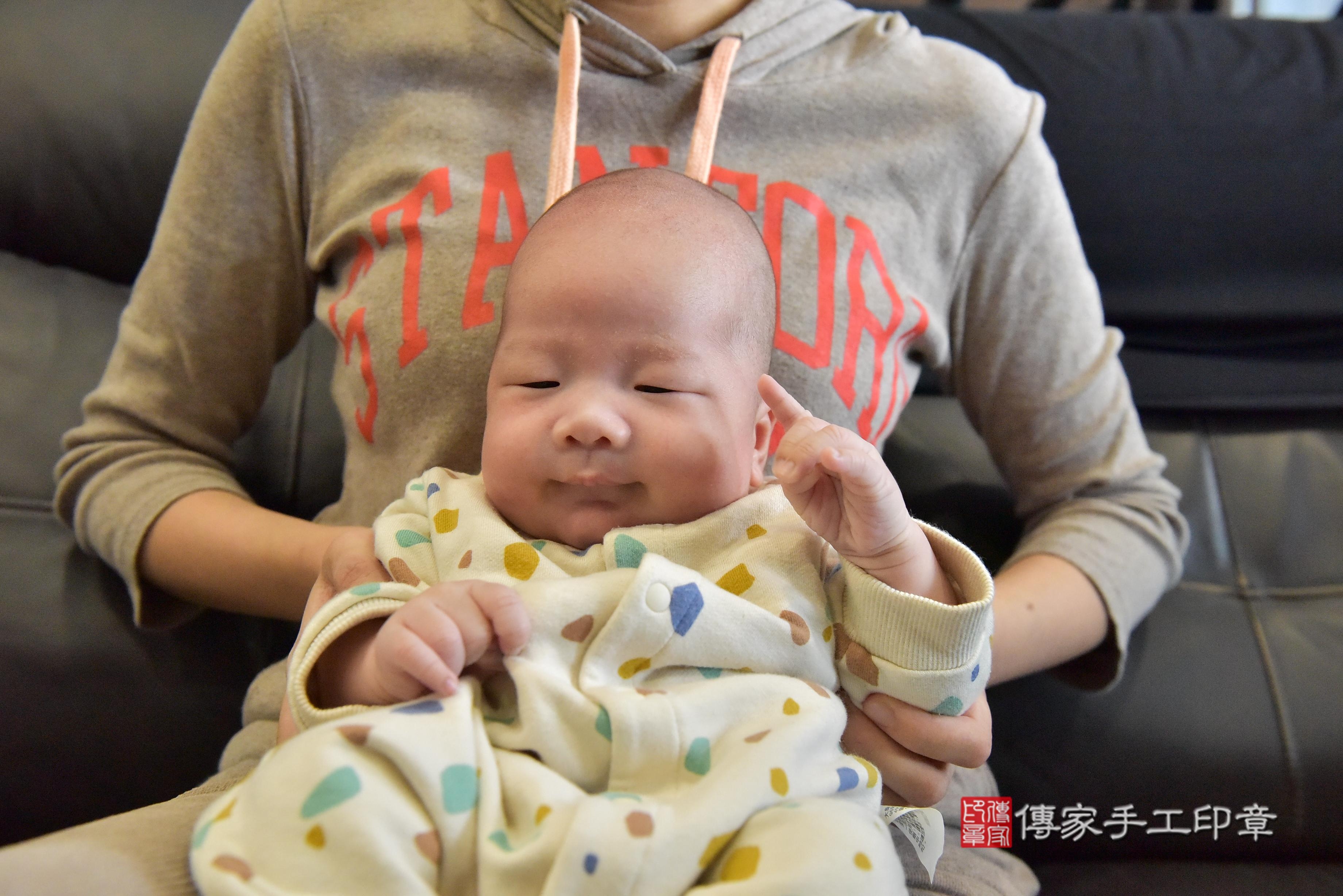 傳家手工印章高雄店、抓周、度脺、中國風會場、傳家嬰兒古禮、吉祥話、抓周道具物品24種、拍照。抓周證書。寶寶抓周、滿周歲、生日快樂、祝福