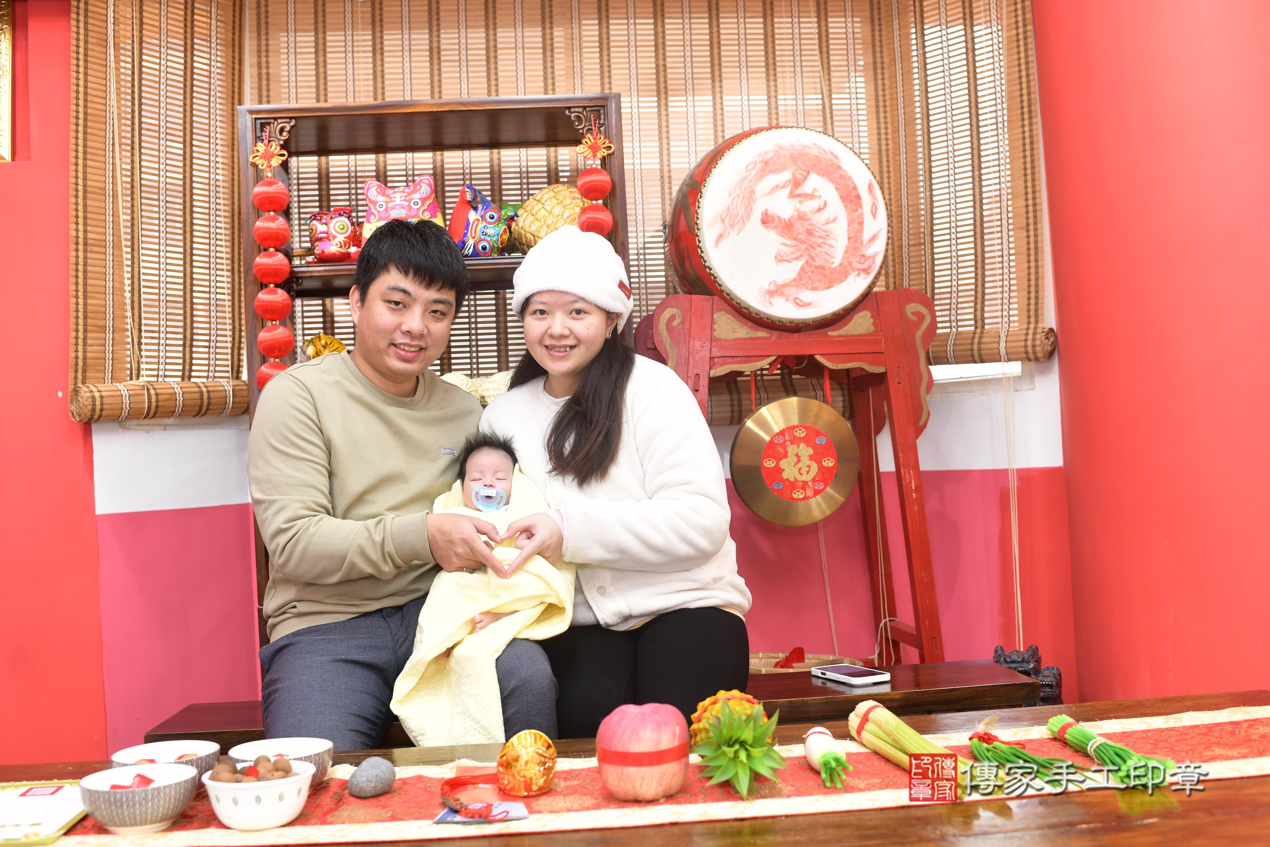 傳家手工印章高雄店、抓周、度脺、中國風會場、傳家嬰兒古禮、吉祥話、抓周道具物品24種、拍照。抓周證書。寶寶抓周、滿周歲、生日快樂、祝福