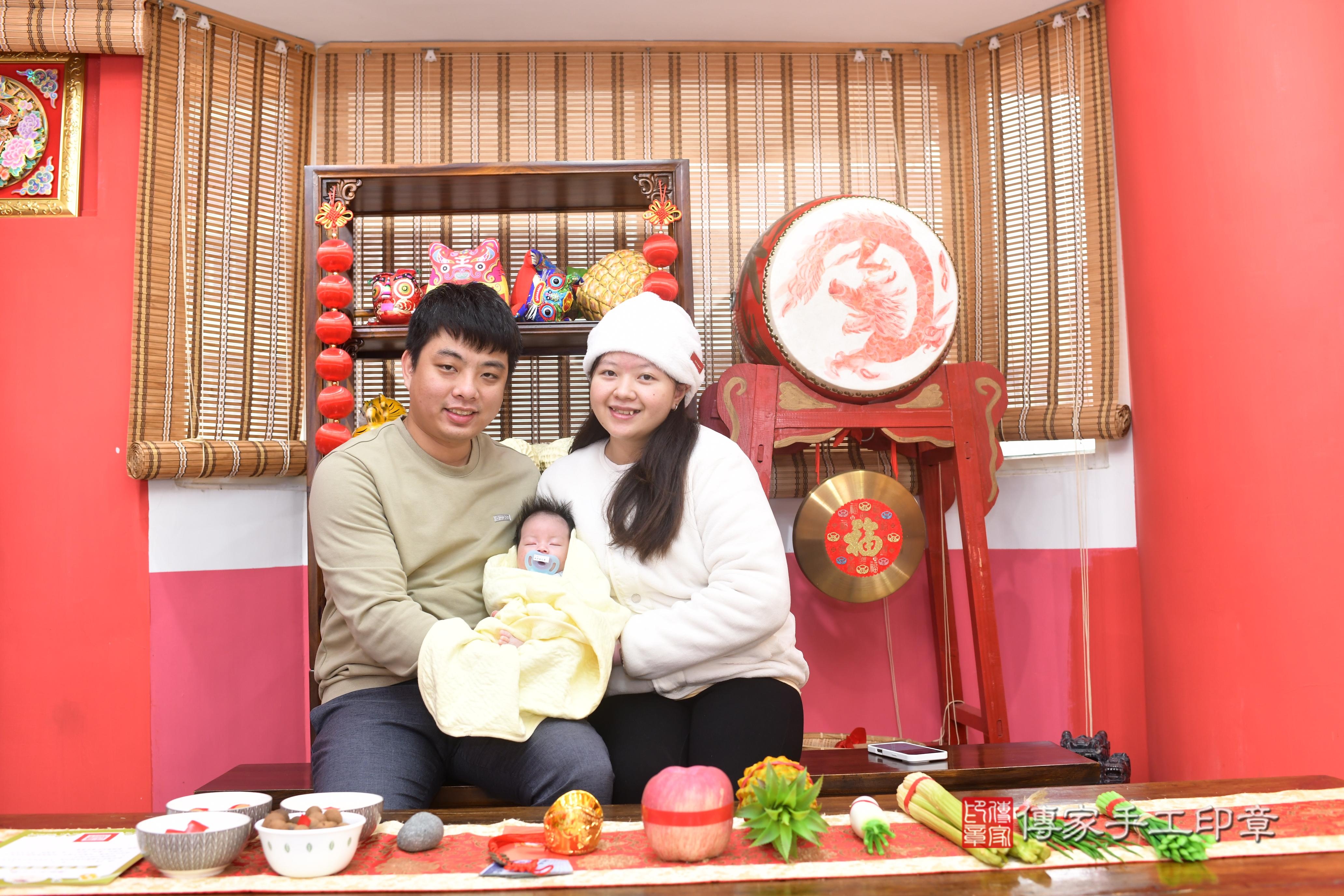 傳家手工印章高雄店、抓周、度脺、中國風會場、傳家嬰兒古禮、吉祥話、抓周道具物品24種、拍照。抓周證書。寶寶抓周、滿周歲、生日快樂、祝福