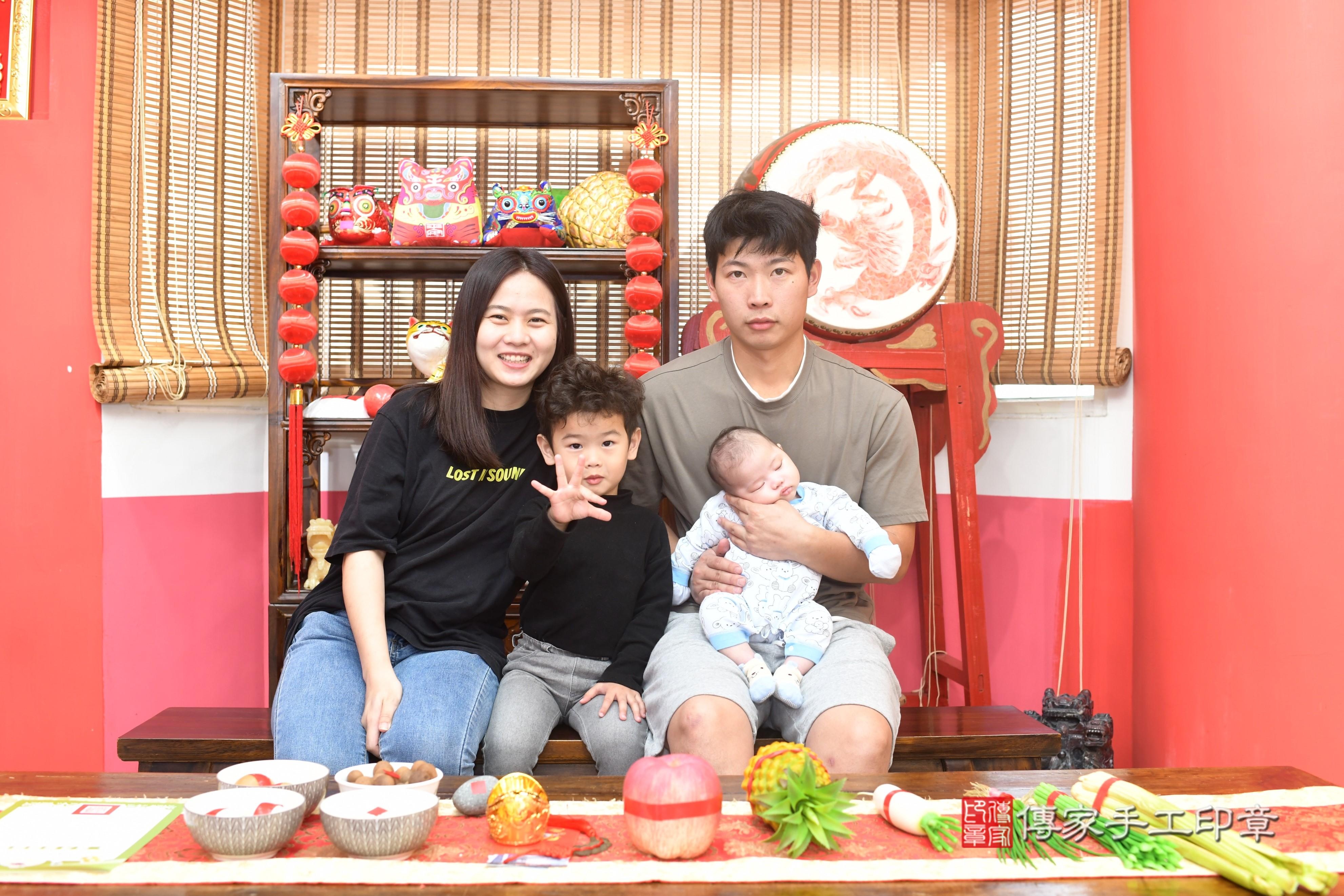 傳家手工印章高雄店、抓周、度脺、中國風會場、傳家嬰兒古禮、吉祥話、抓周道具物品24種、拍照。抓周證書。寶寶抓周、滿周歲、生日快樂、祝福