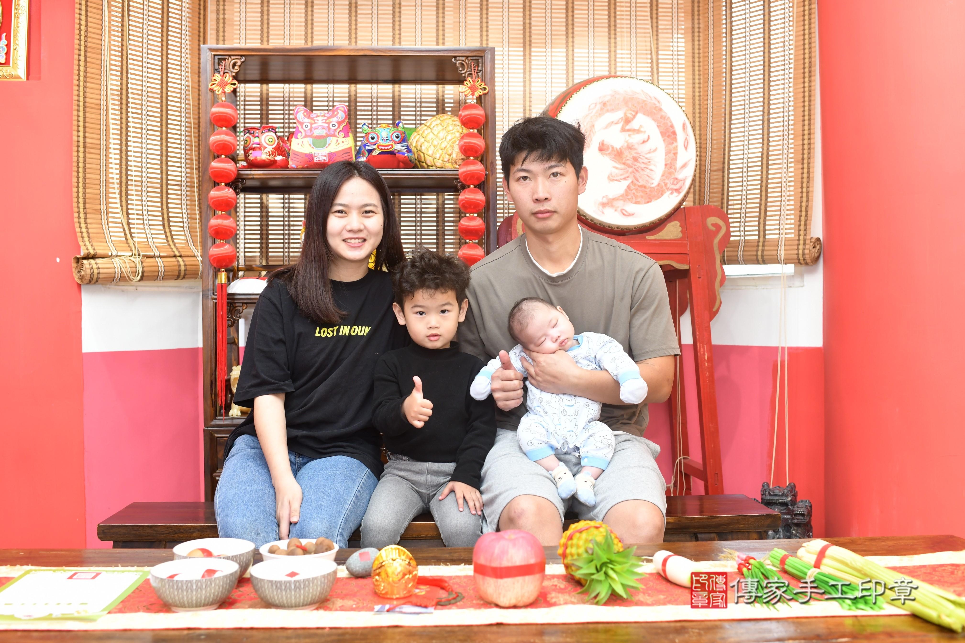 傳家手工印章高雄店、抓周、度脺、中國風會場、傳家嬰兒古禮、吉祥話、抓周道具物品24種、拍照。抓周證書。寶寶抓周、滿周歲、生日快樂、祝福