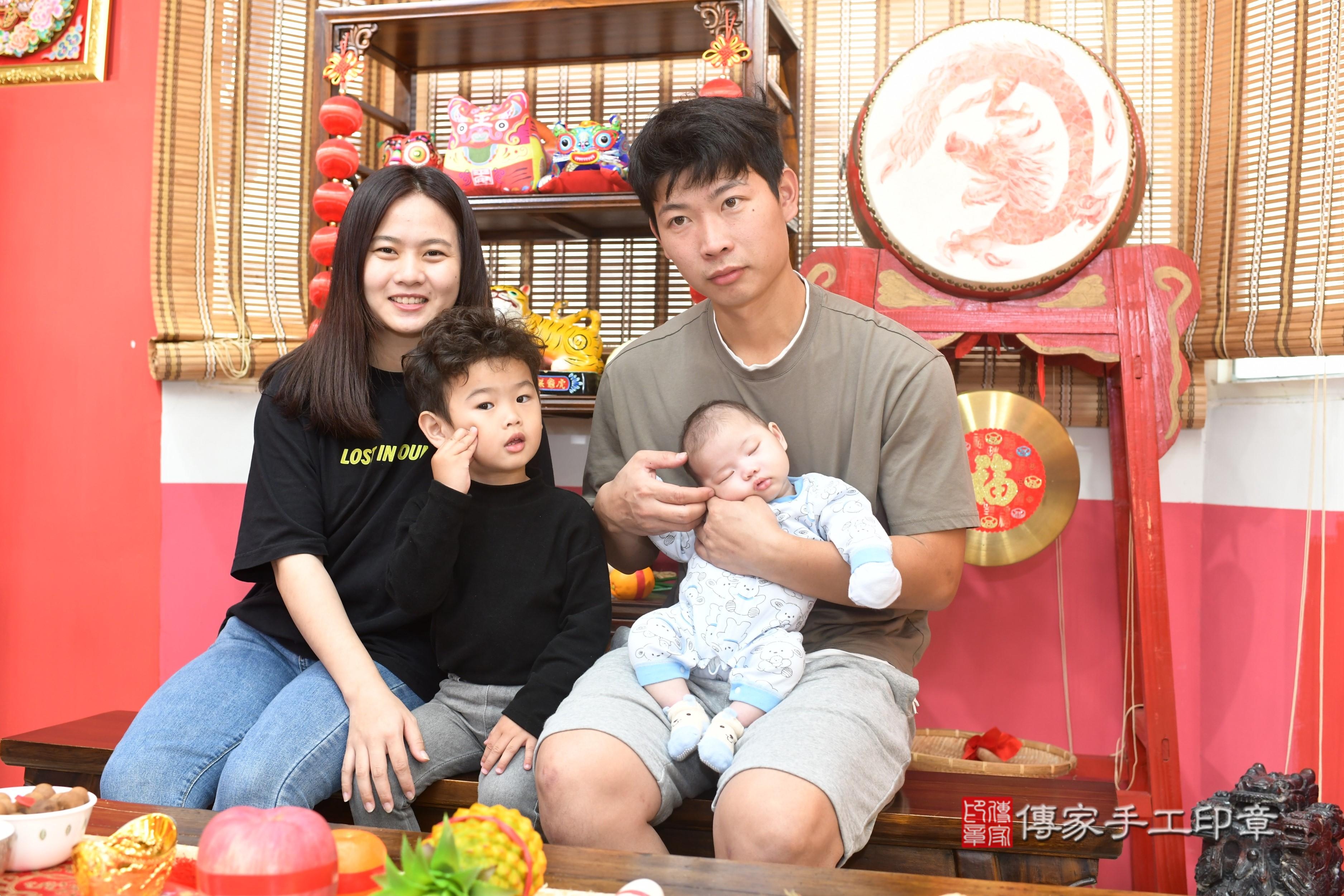 傳家手工印章高雄店、抓周、度脺、中國風會場、傳家嬰兒古禮、吉祥話、抓周道具物品24種、拍照。抓周證書。寶寶抓周、滿周歲、生日快樂、祝福