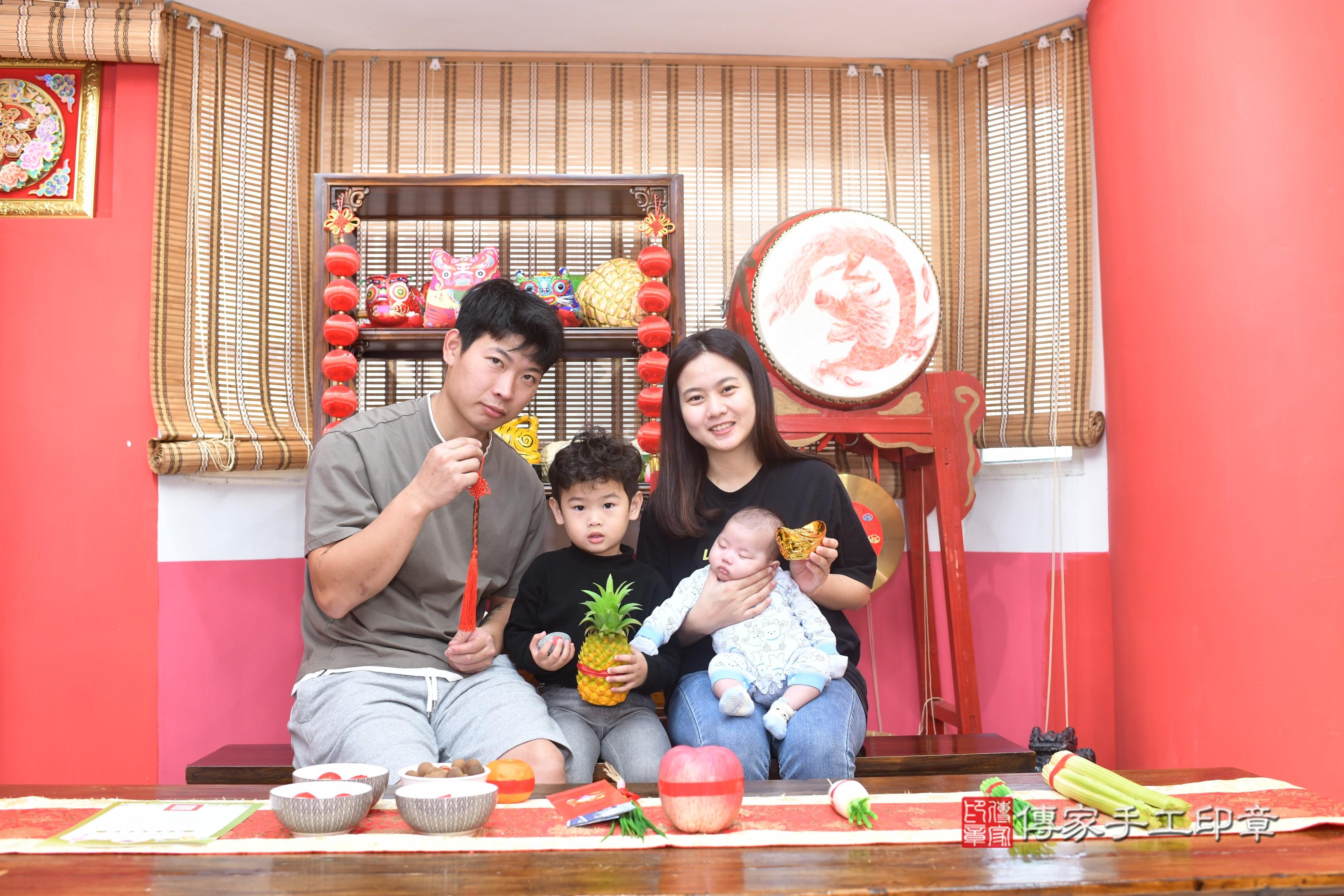 傳家手工印章高雄店、抓周、度脺、中國風會場、傳家嬰兒古禮、吉祥話、抓周道具物品24種、拍照。抓周證書。寶寶抓周、滿周歲、生日快樂、祝福
