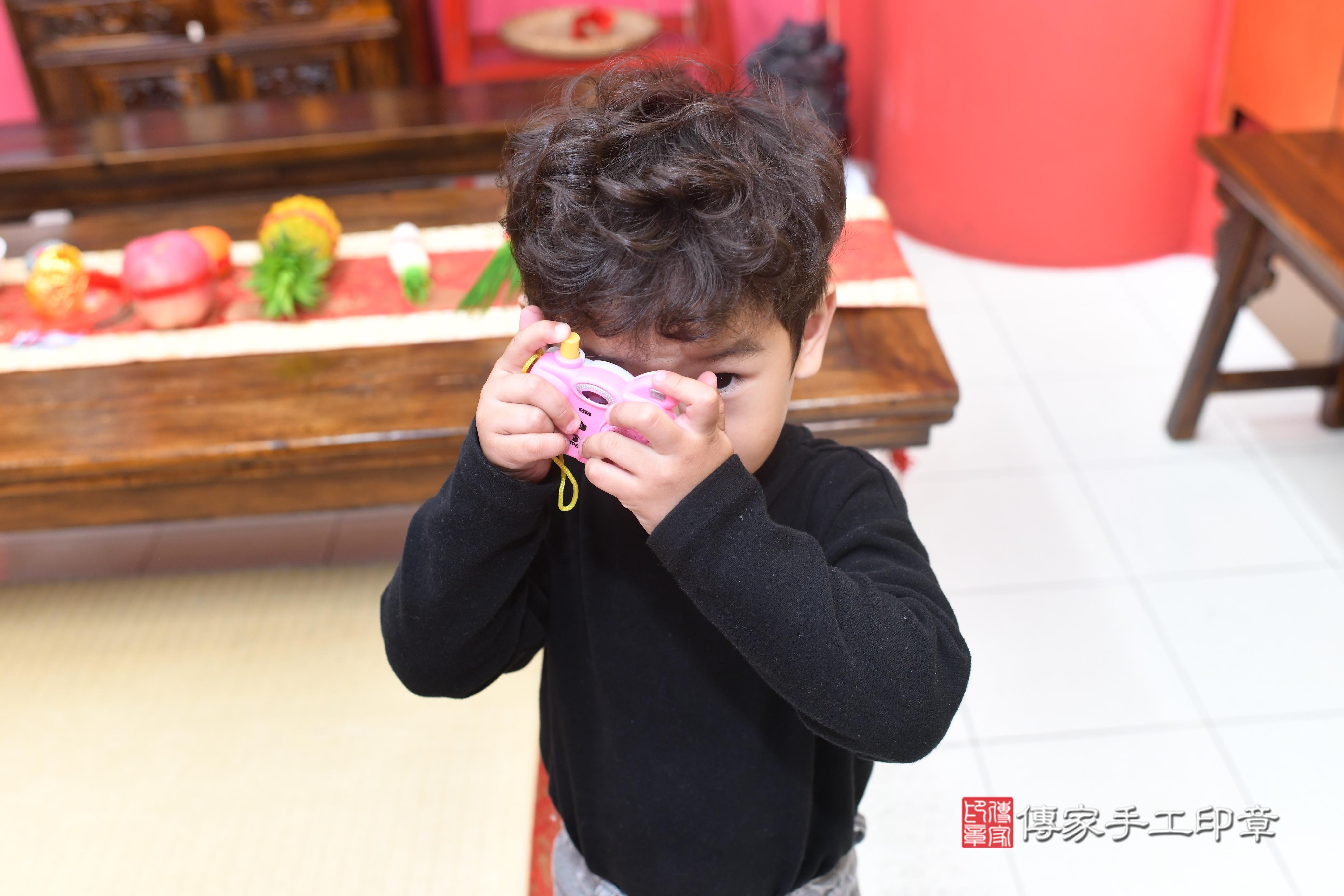 傳家手工印章高雄店、抓周、度脺、中國風會場、傳家嬰兒古禮、吉祥話、抓周道具物品24種、拍照。抓周證書。寶寶抓周、滿周歲、生日快樂、祝福