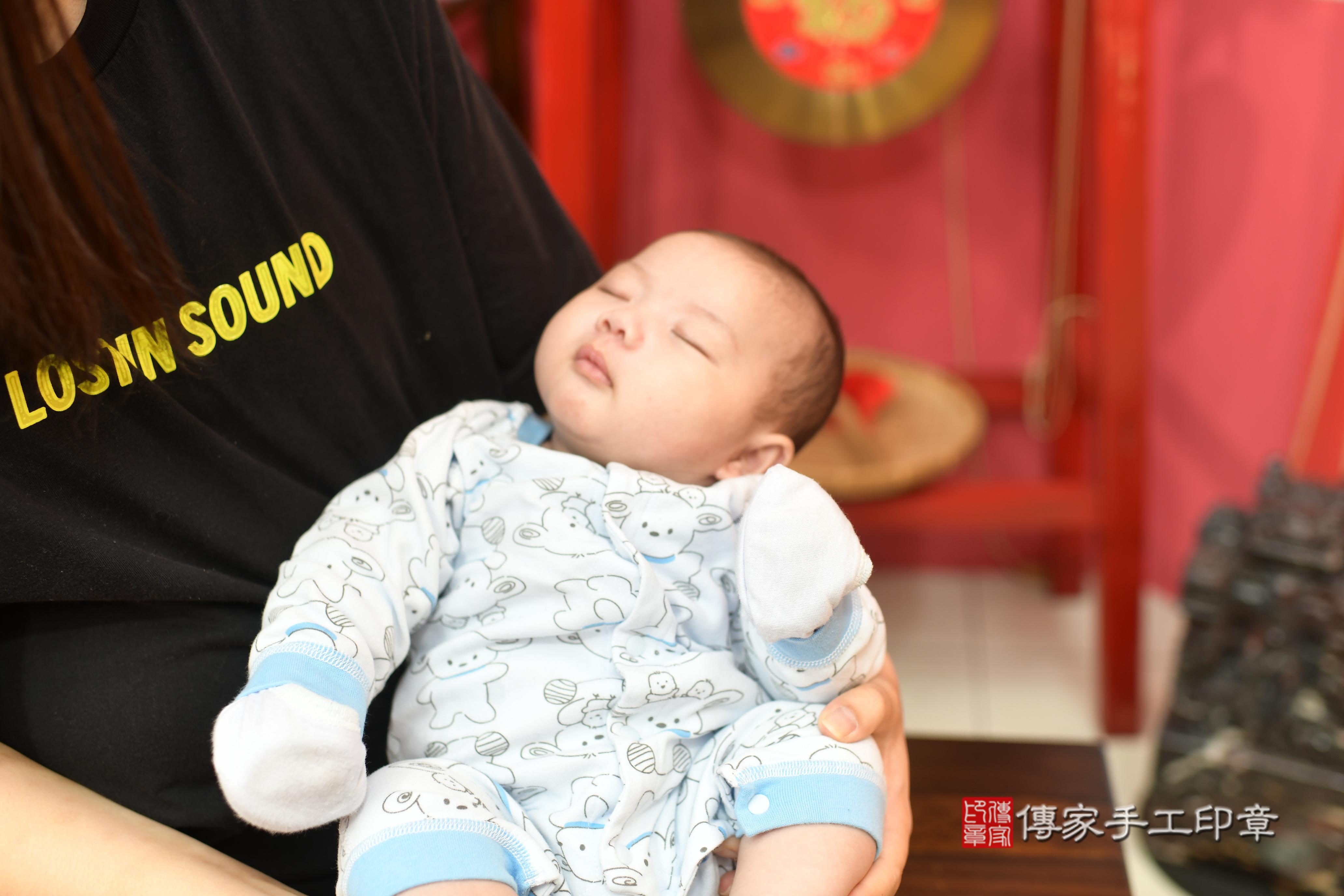 傳家手工印章高雄店、抓周、度脺、中國風會場、傳家嬰兒古禮、吉祥話、抓周道具物品24種、拍照。抓周證書。寶寶抓周、滿周歲、生日快樂、祝福