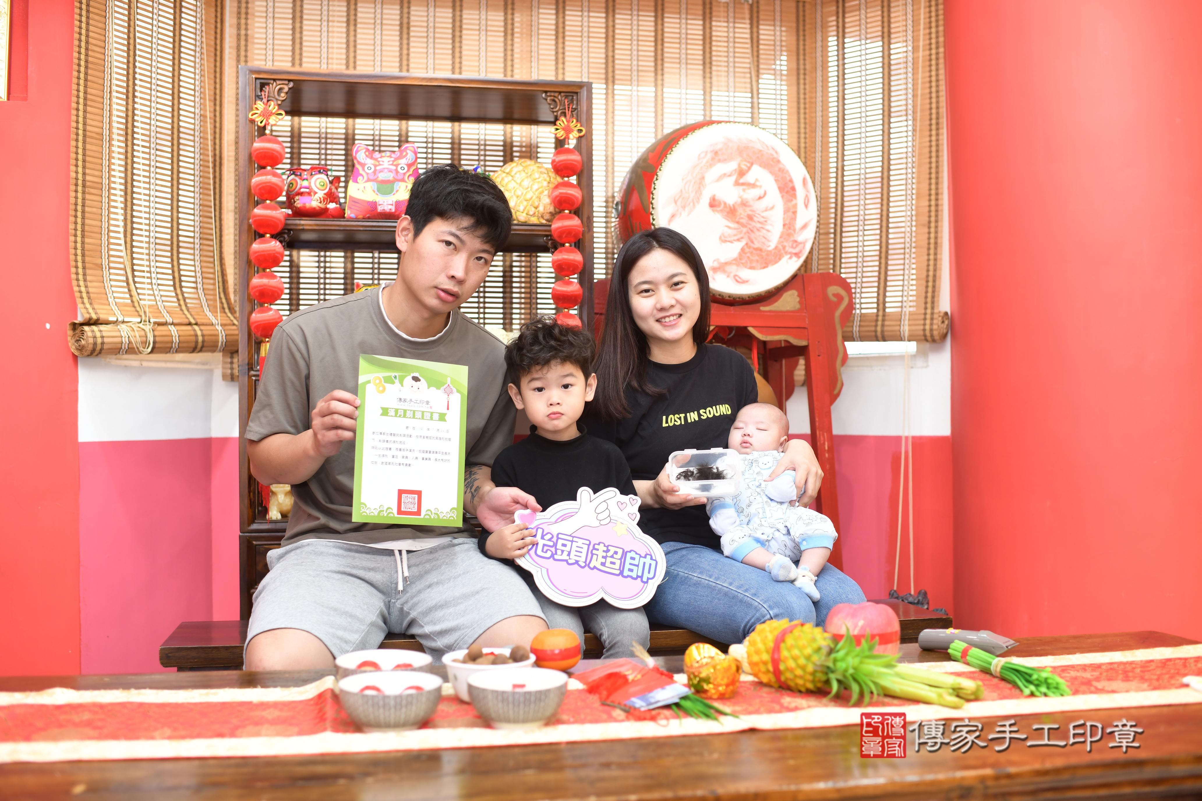 傳家手工印章高雄店、抓周、度脺、中國風會場、傳家嬰兒古禮、吉祥話、抓周道具物品24種、拍照。抓周證書。寶寶抓周、滿周歲、生日快樂、祝福