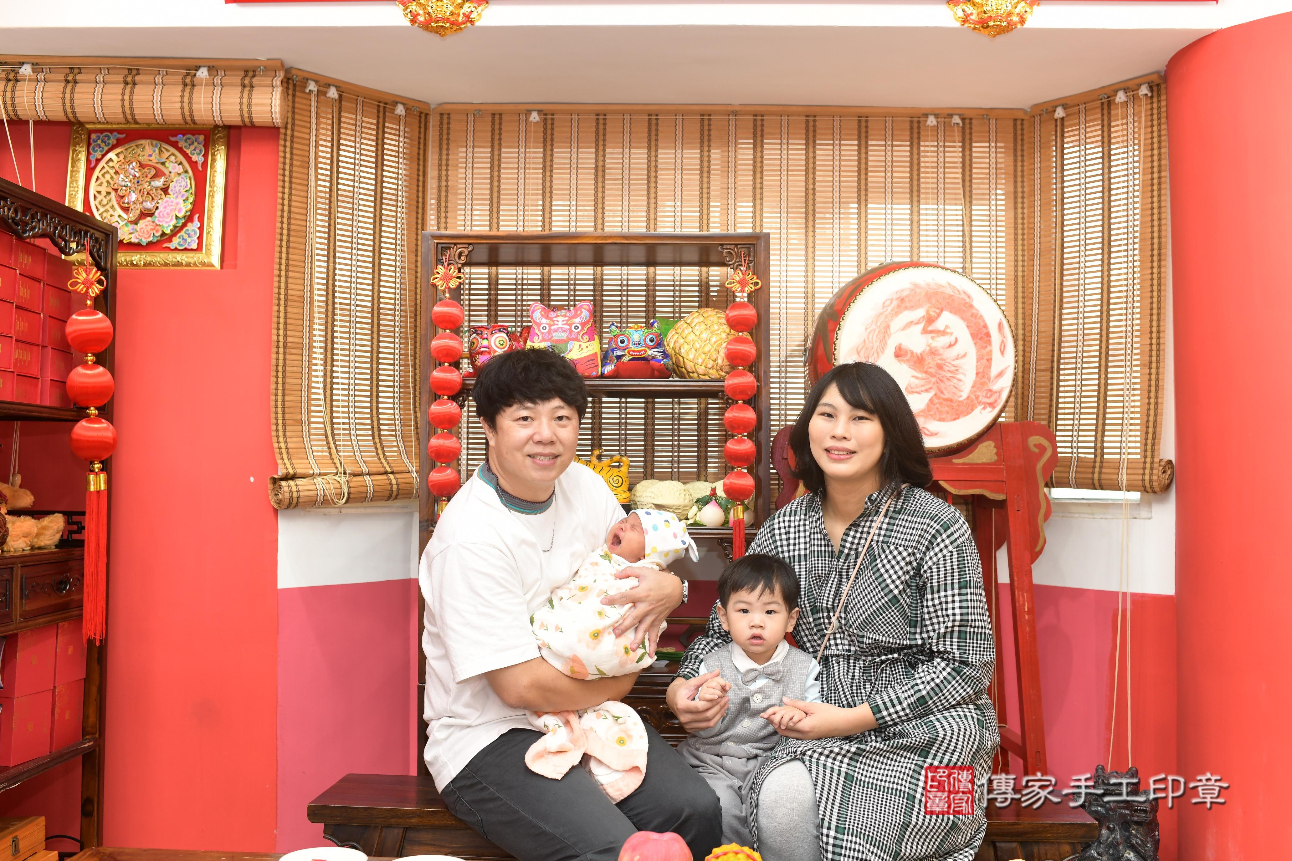 傳家手工印章高雄店、抓周、度脺、中國風會場、傳家嬰兒古禮、吉祥話、抓周道具物品24種、拍照。抓周證書。寶寶抓周、滿周歲、生日快樂、祝福