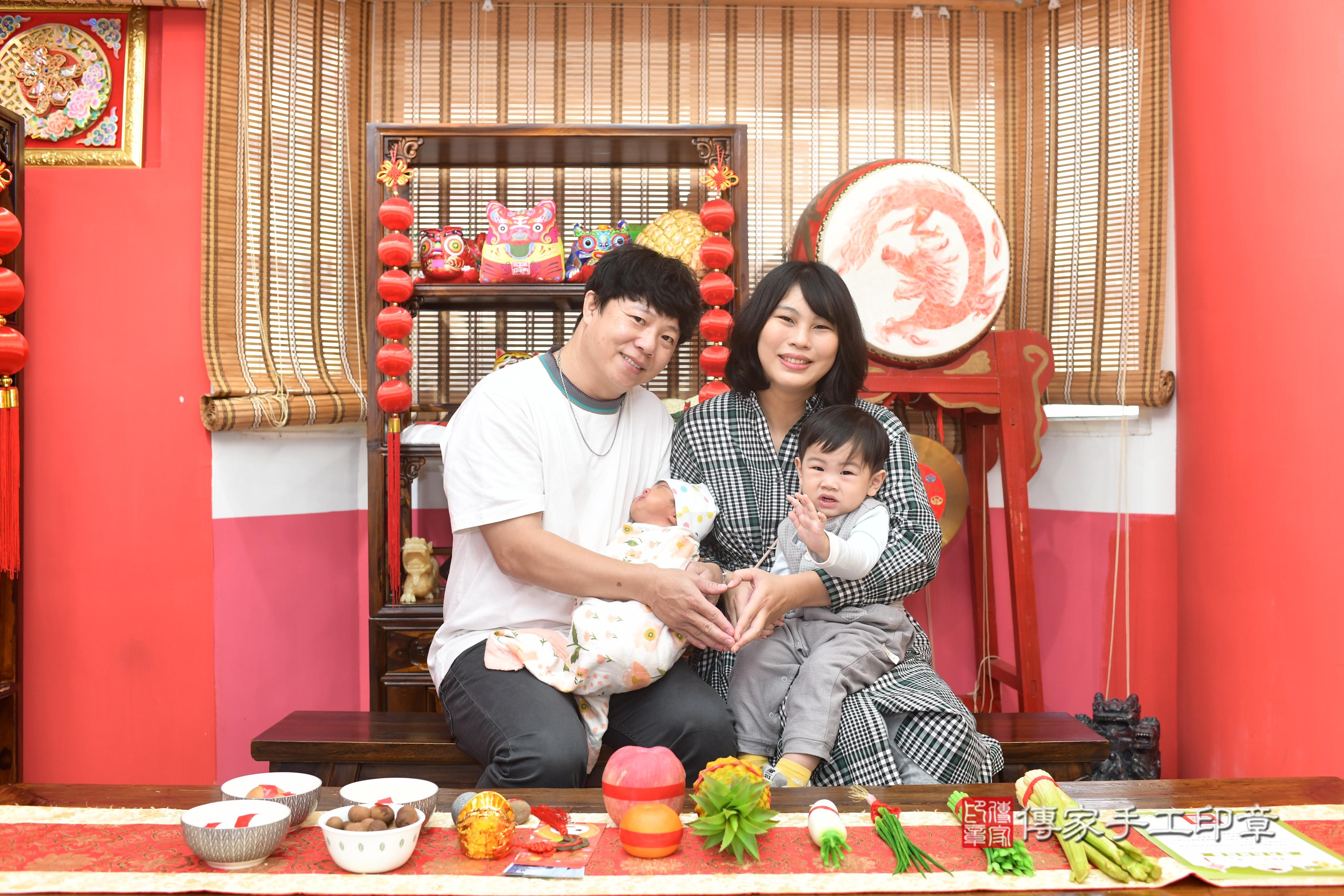 傳家手工印章高雄店、抓周、度脺、中國風會場、傳家嬰兒古禮、吉祥話、抓周道具物品24種、拍照。抓周證書。寶寶抓周、滿周歲、生日快樂、祝福
