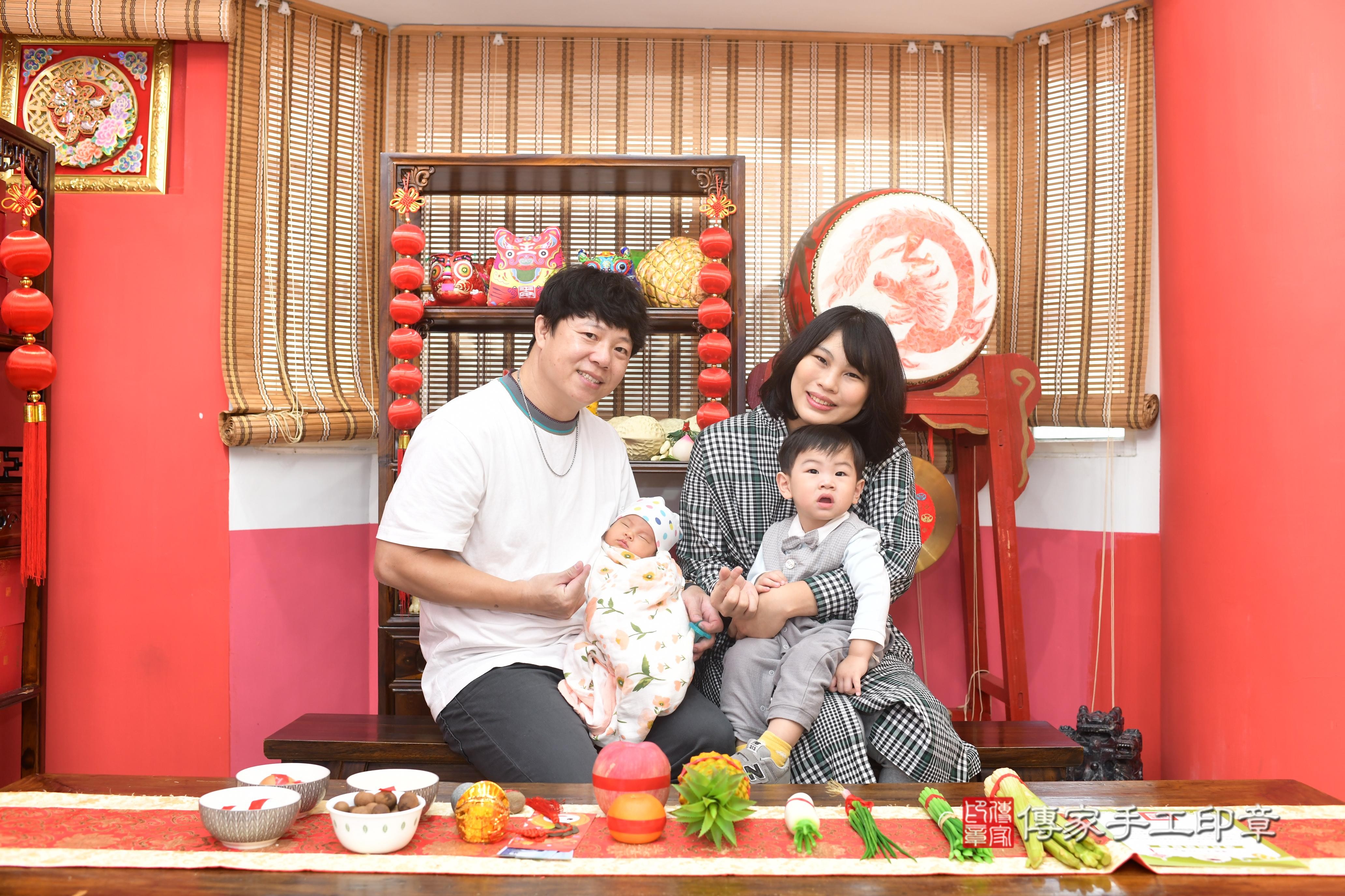 傳家手工印章高雄店、抓周、度脺、中國風會場、傳家嬰兒古禮、吉祥話、抓周道具物品24種、拍照。抓周證書。寶寶抓周、滿周歲、生日快樂、祝福
