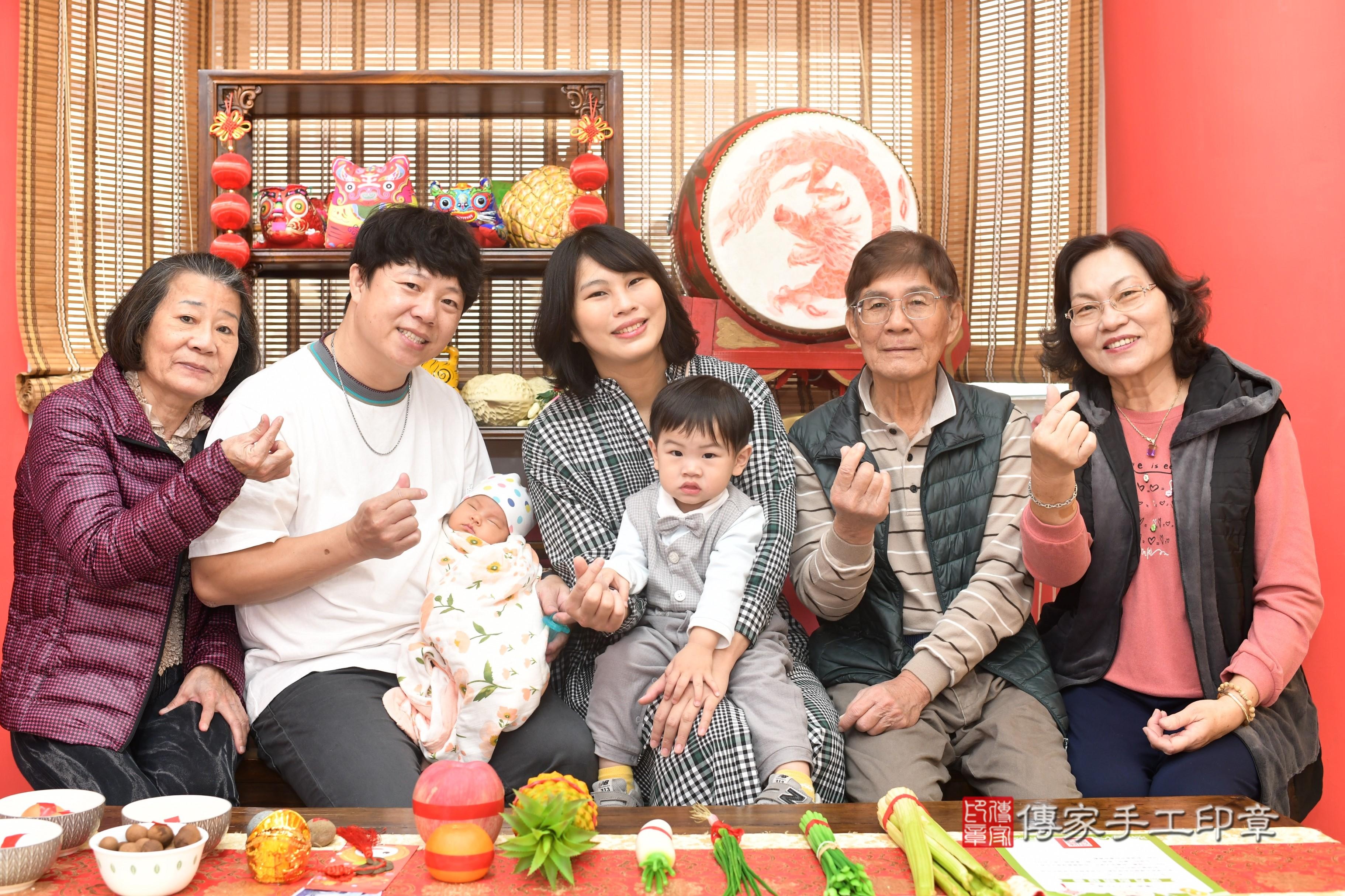 傳家手工印章高雄店、抓周、度脺、中國風會場、傳家嬰兒古禮、吉祥話、抓周道具物品24種、拍照。抓周證書。寶寶抓周、滿周歲、生日快樂、祝福
