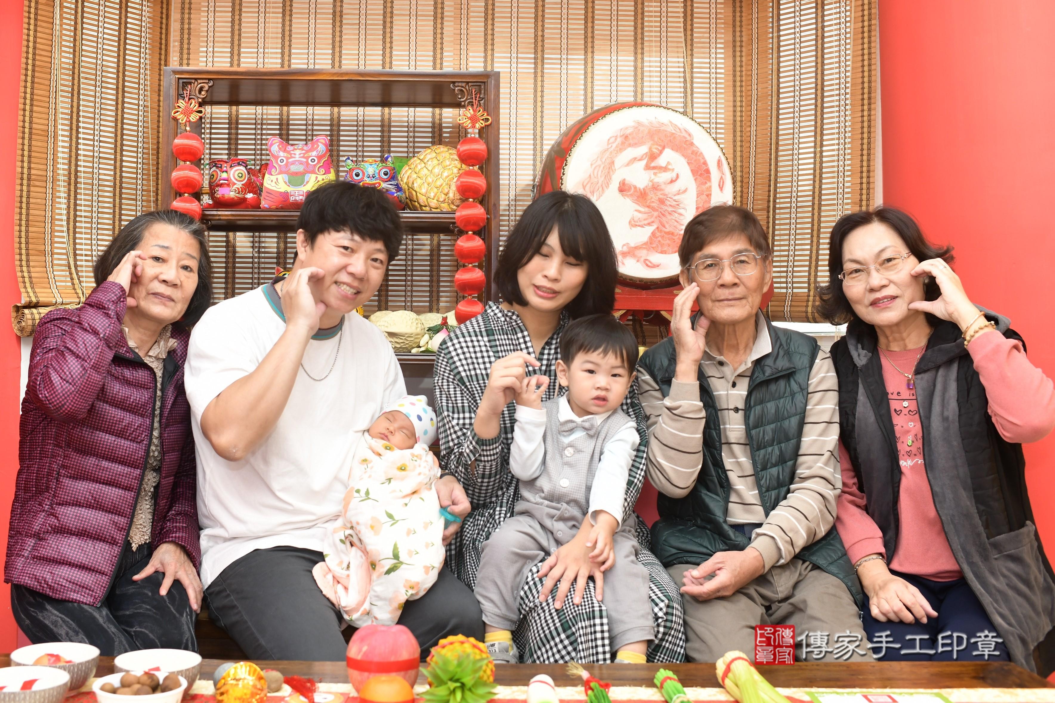 傳家手工印章高雄店、抓周、度脺、中國風會場、傳家嬰兒古禮、吉祥話、抓周道具物品24種、拍照。抓周證書。寶寶抓周、滿周歲、生日快樂、祝福