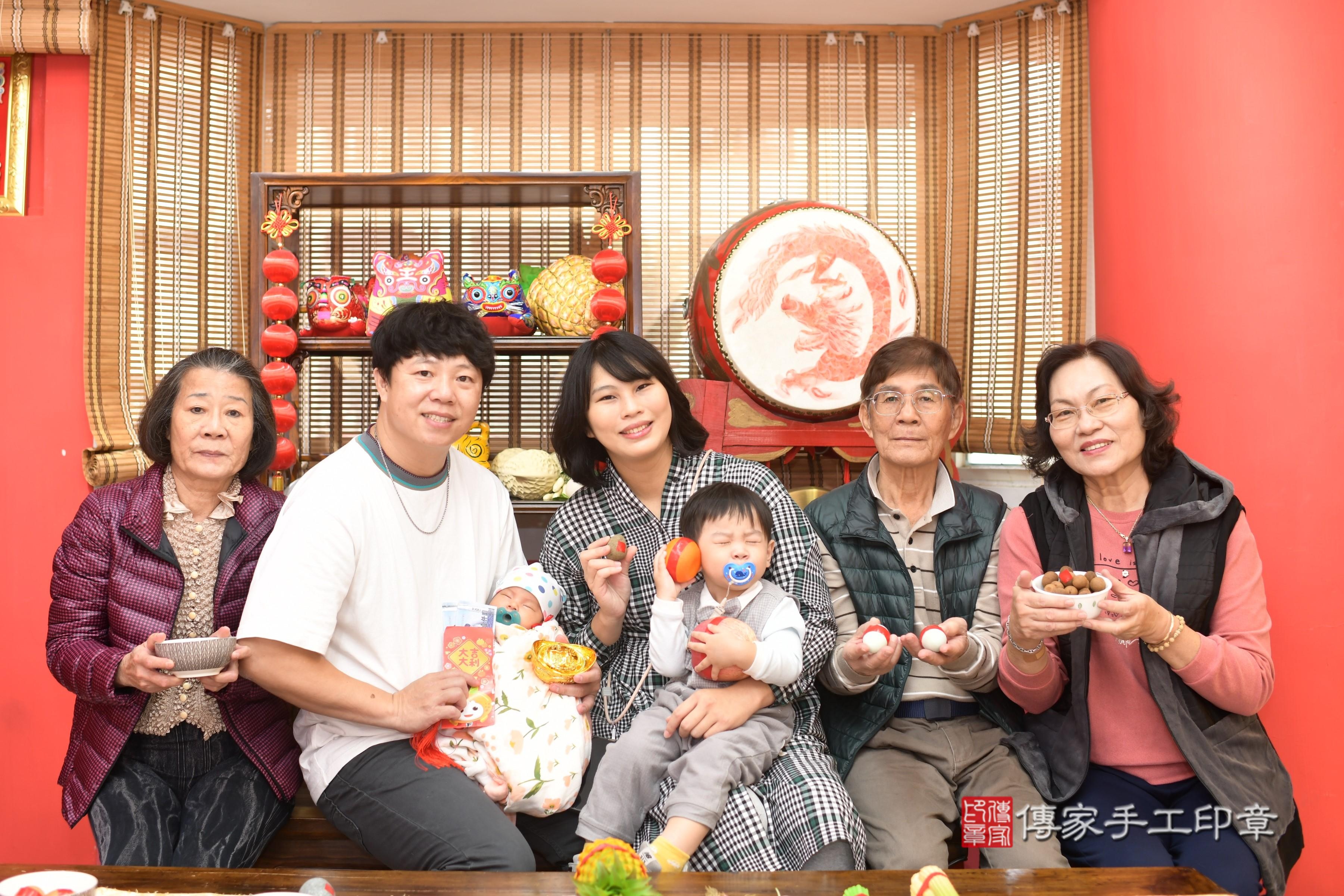 傳家手工印章高雄店、抓周、度脺、中國風會場、傳家嬰兒古禮、吉祥話、抓周道具物品24種、拍照。抓周證書。寶寶抓周、滿周歲、生日快樂、祝福
