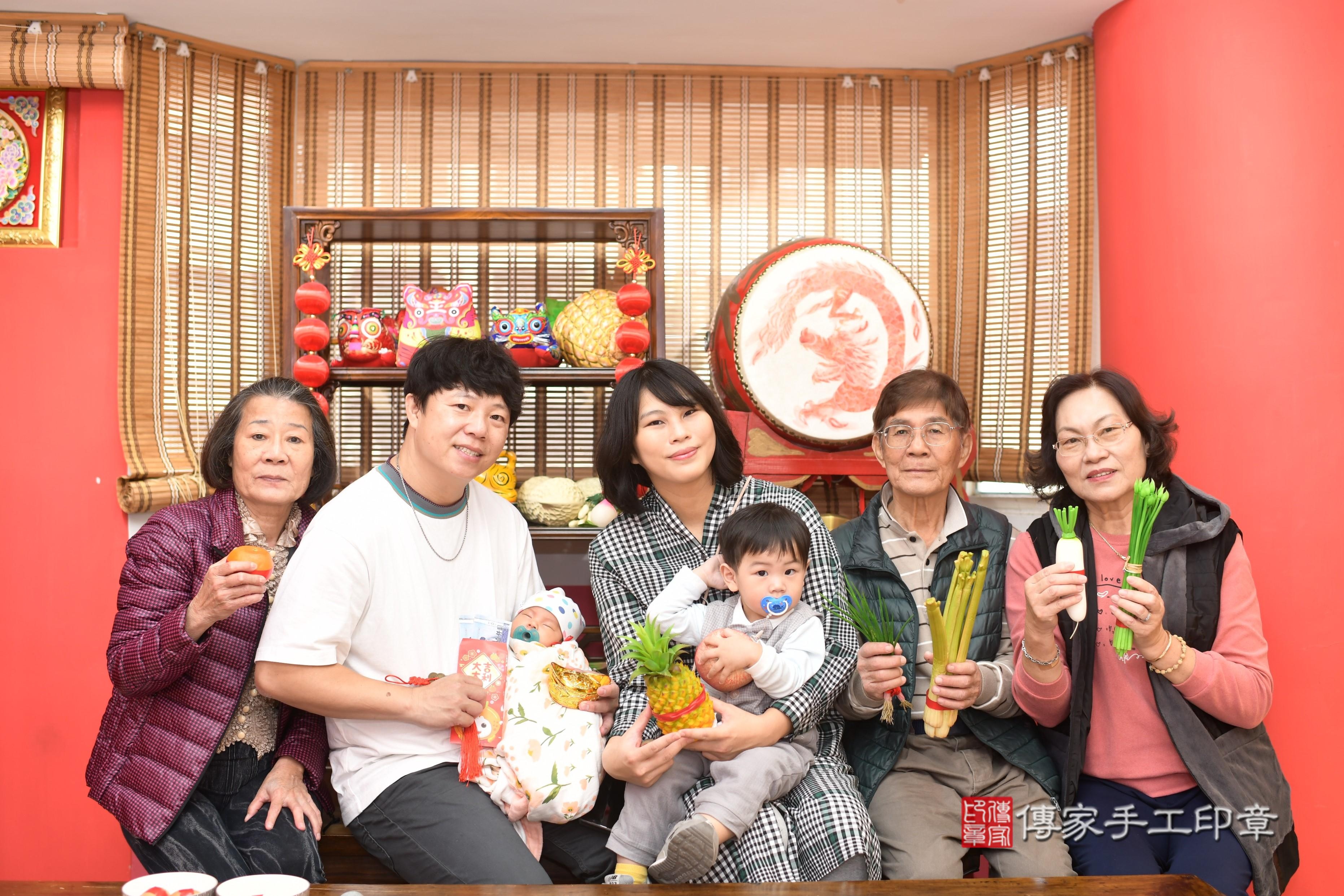 傳家手工印章高雄店、抓周、度脺、中國風會場、傳家嬰兒古禮、吉祥話、抓周道具物品24種、拍照。抓周證書。寶寶抓周、滿周歲、生日快樂、祝福