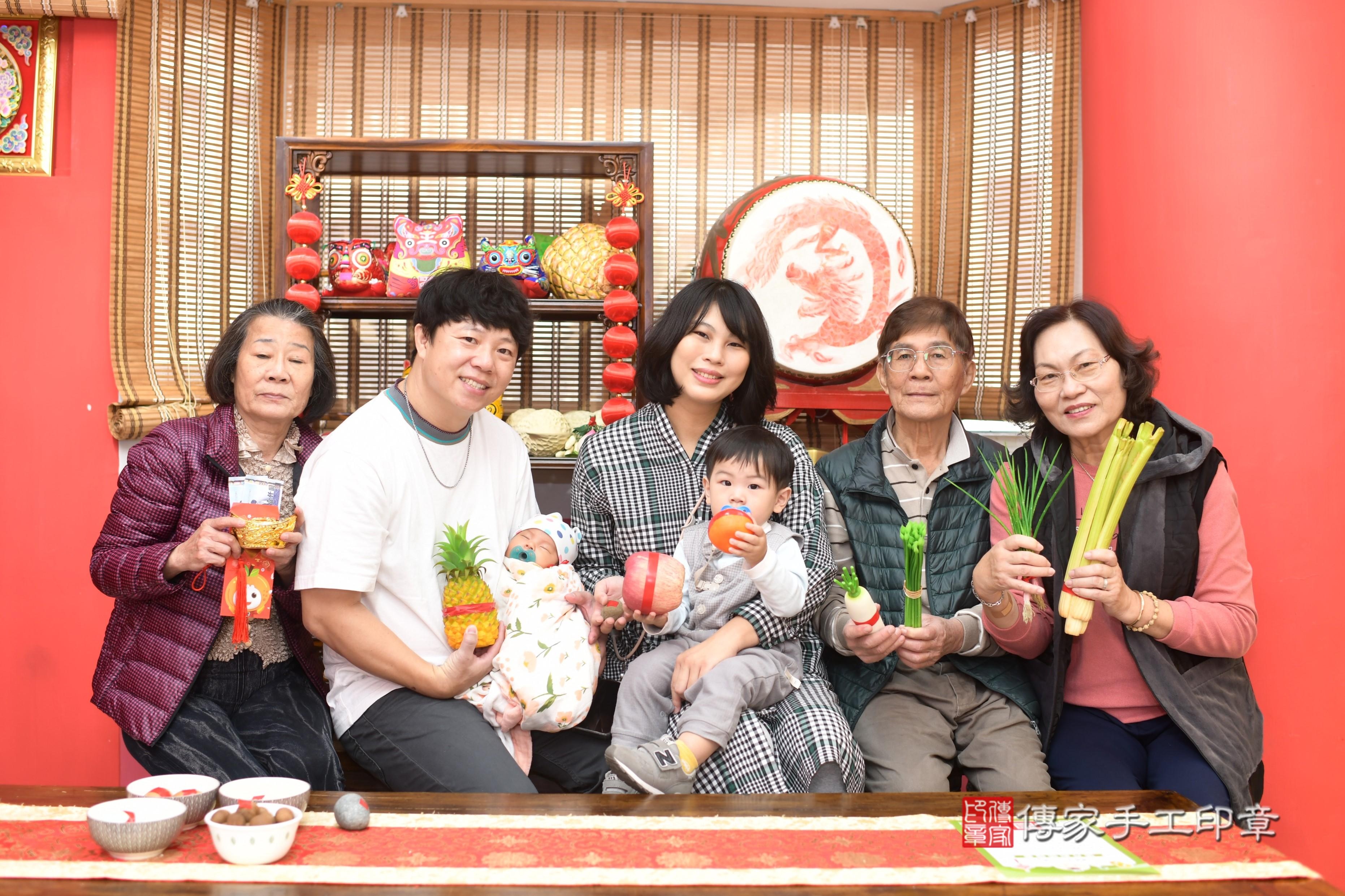 傳家手工印章高雄店、抓周、度脺、中國風會場、傳家嬰兒古禮、吉祥話、抓周道具物品24種、拍照。抓周證書。寶寶抓周、滿周歲、生日快樂、祝福