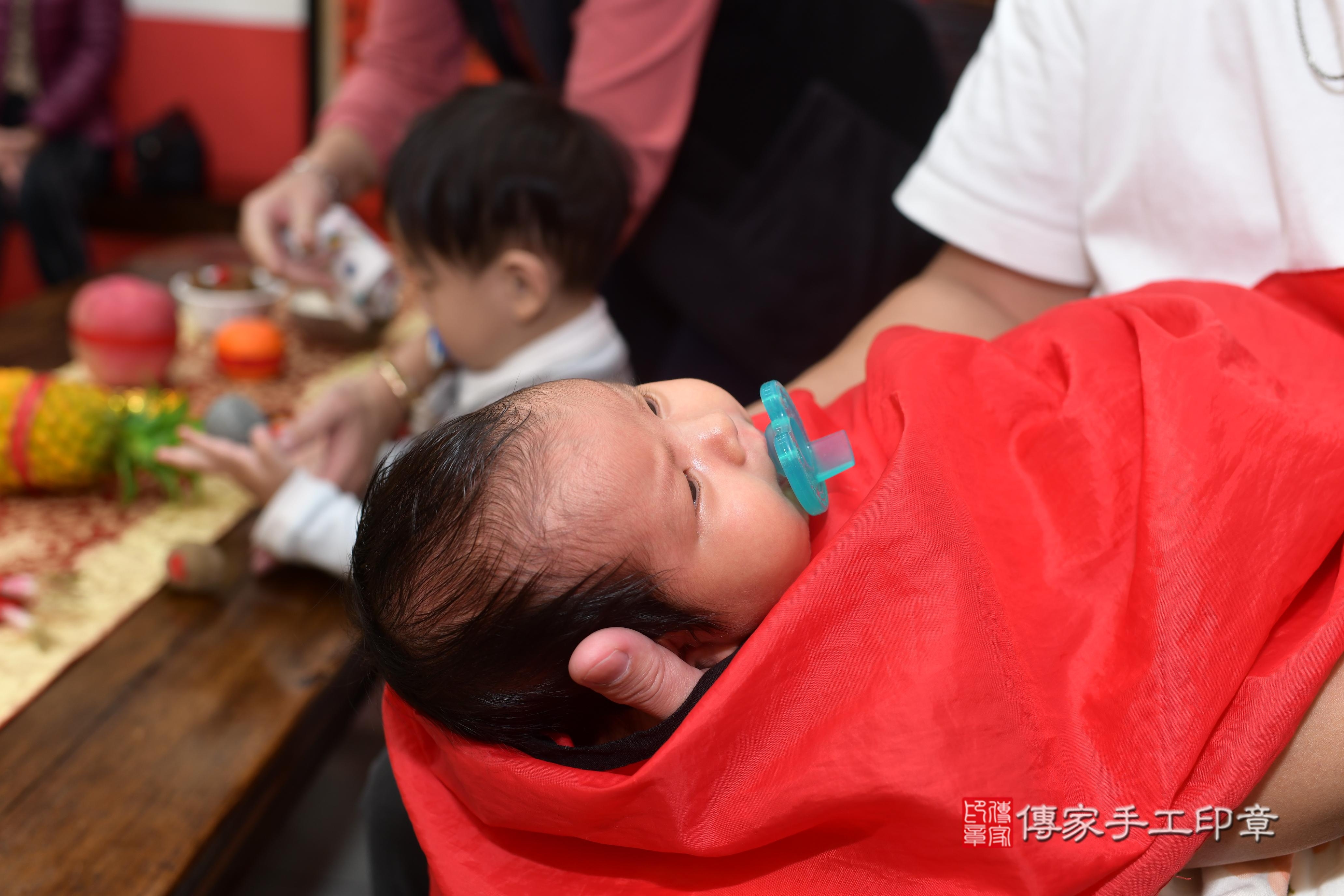 傳家手工印章高雄店、抓周、度脺、中國風會場、傳家嬰兒古禮、吉祥話、抓周道具物品24種、拍照。抓周證書。寶寶抓周、滿周歲、生日快樂、祝福