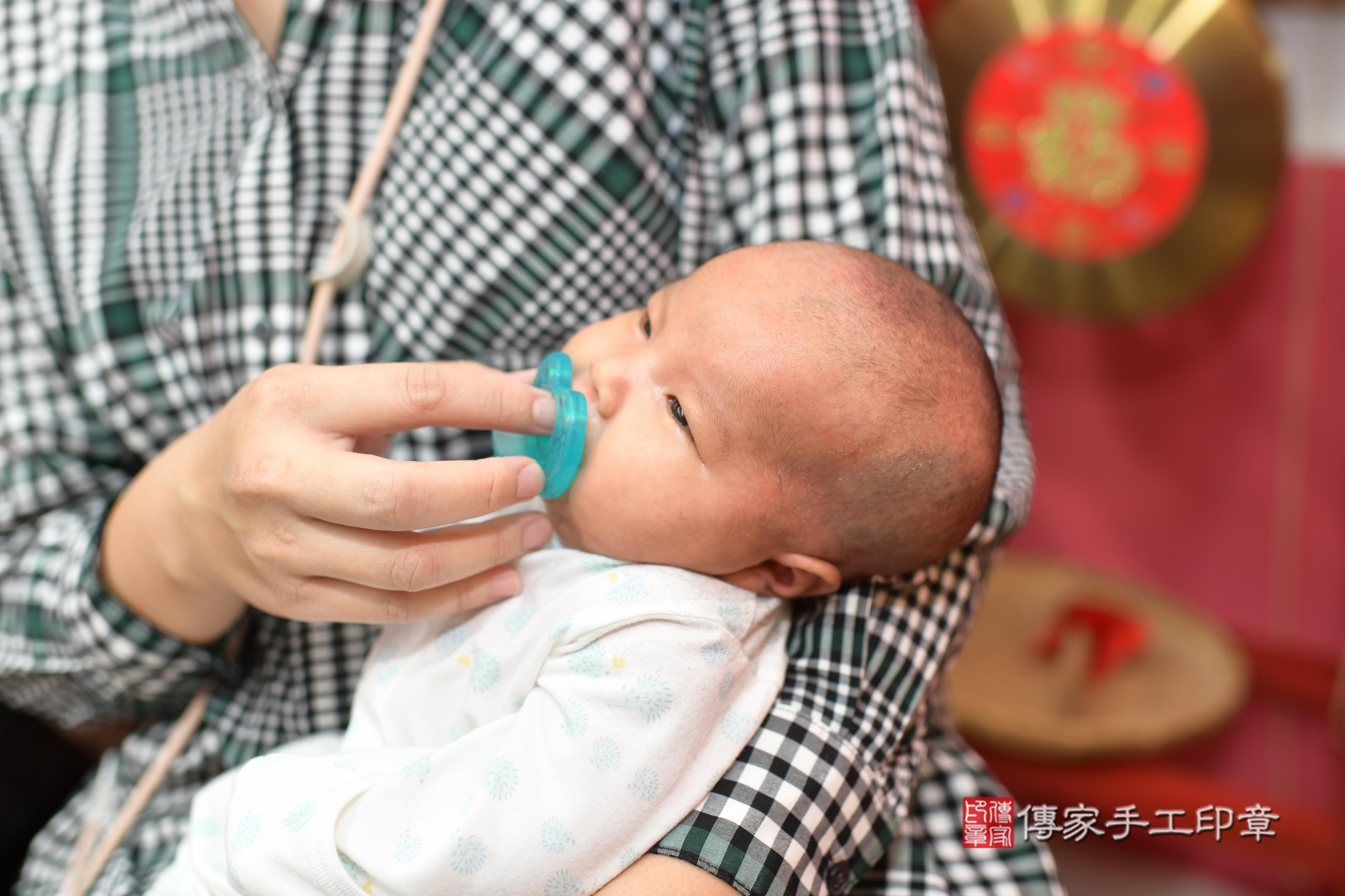 傳家手工印章高雄店、抓周、度脺、中國風會場、傳家嬰兒古禮、吉祥話、抓周道具物品24種、拍照。抓周證書。寶寶抓周、滿周歲、生日快樂、祝福