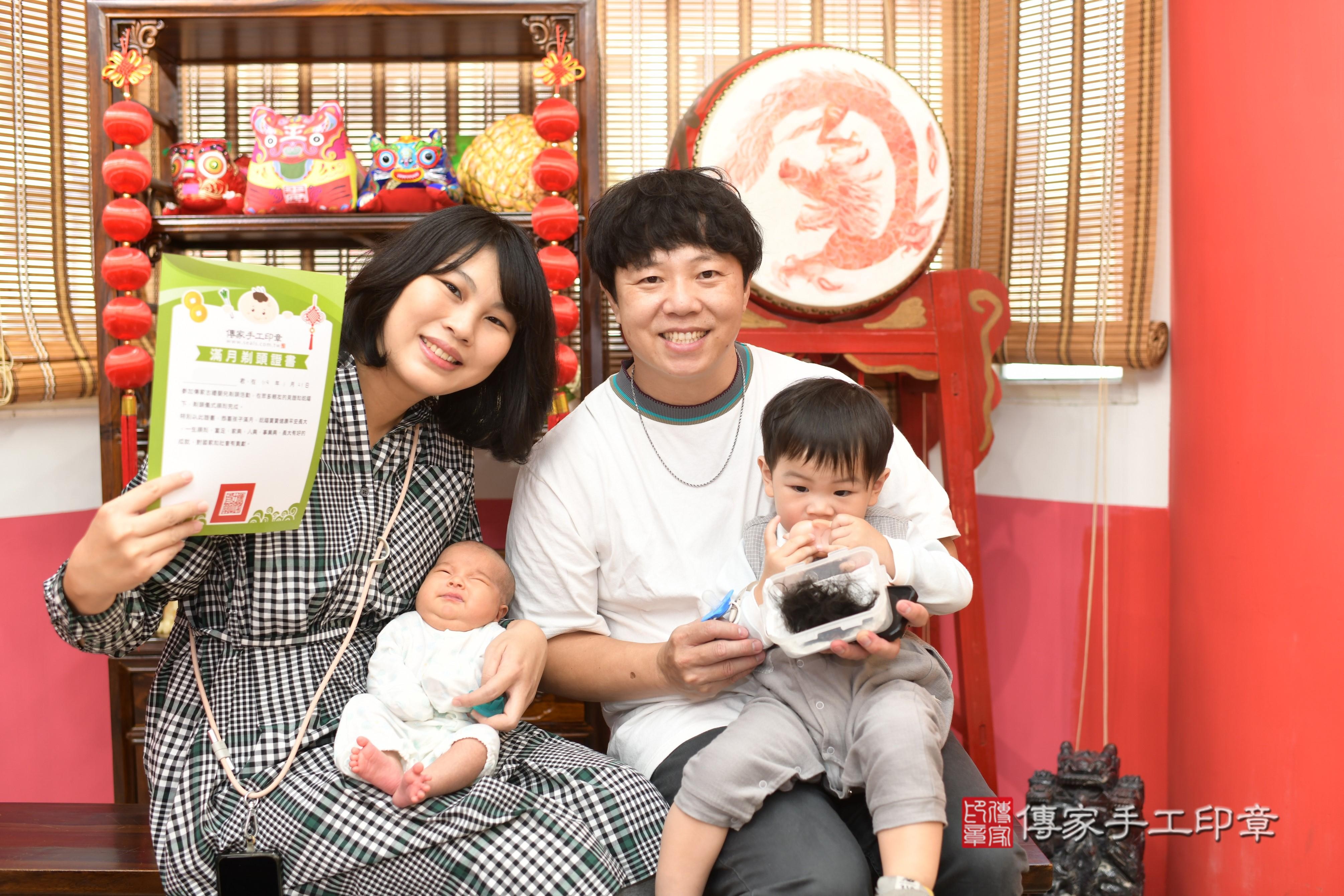 傳家手工印章高雄店、抓周、度脺、中國風會場、傳家嬰兒古禮、吉祥話、抓周道具物品24種、拍照。抓周證書。寶寶抓周、滿周歲、生日快樂、祝福