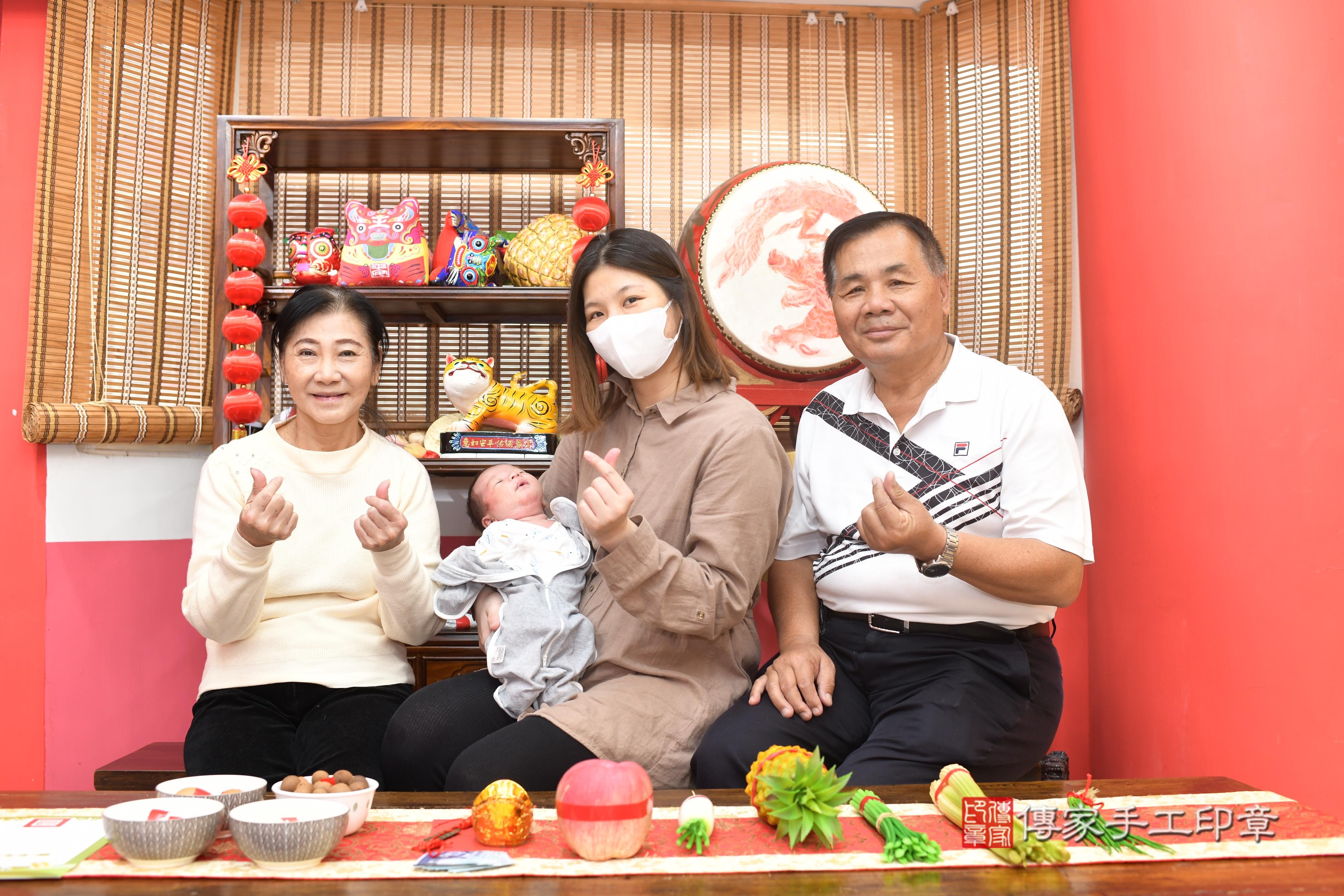 傳家手工印章高雄店、抓周、度脺、中國風會場、傳家嬰兒古禮、吉祥話、抓周道具物品24種、拍照。抓周證書。寶寶抓周、滿周歲、生日快樂、祝福