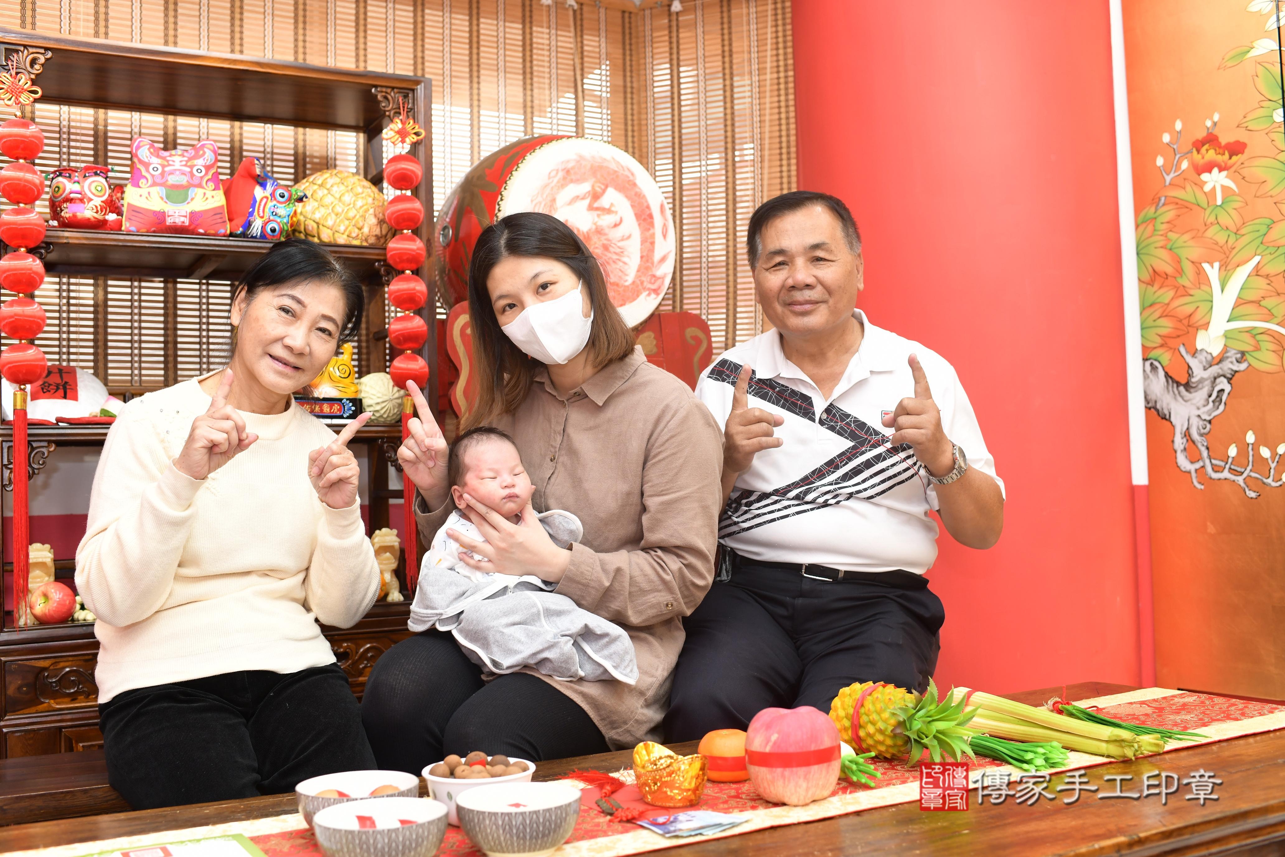 傳家手工印章高雄店、抓周、度脺、中國風會場、傳家嬰兒古禮、吉祥話、抓周道具物品24種、拍照。抓周證書。寶寶抓周、滿周歲、生日快樂、祝福