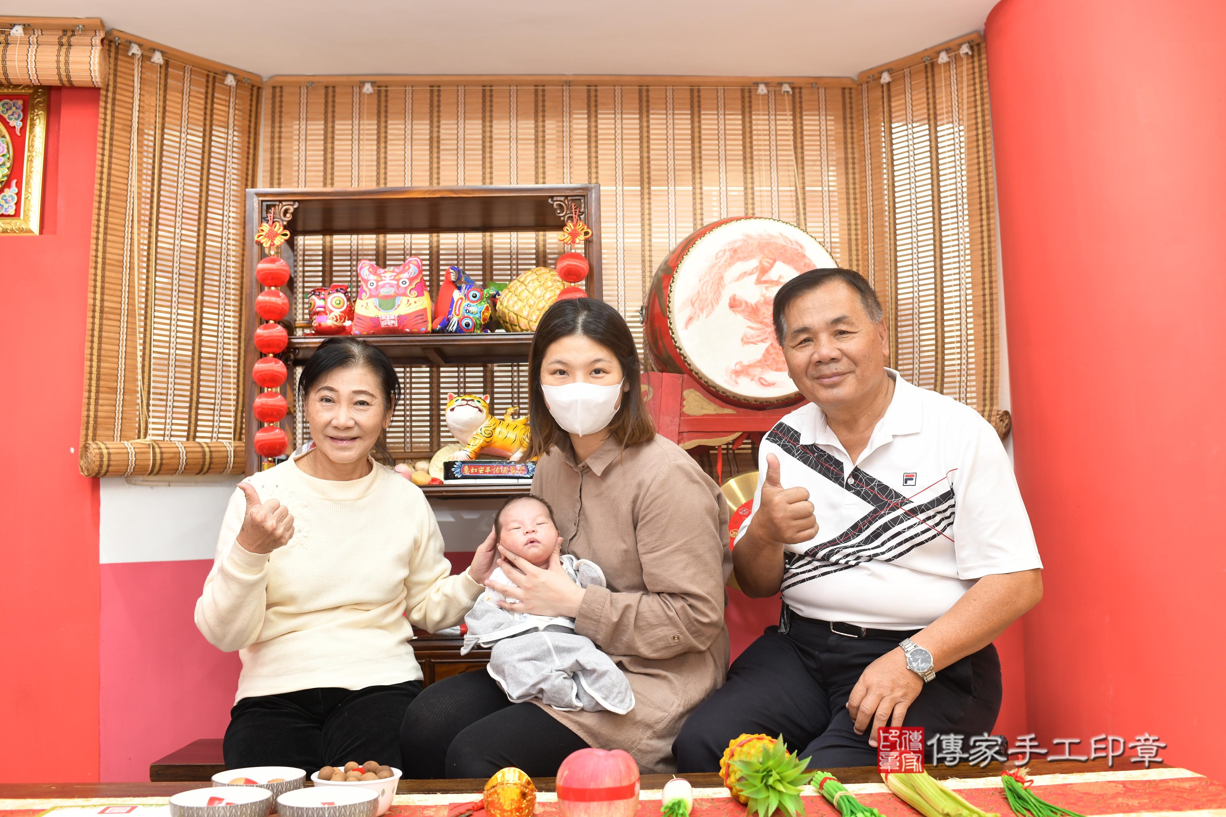 傳家手工印章高雄店、抓周、度脺、中國風會場、傳家嬰兒古禮、吉祥話、抓周道具物品24種、拍照。抓周證書。寶寶抓周、滿周歲、生日快樂、祝福