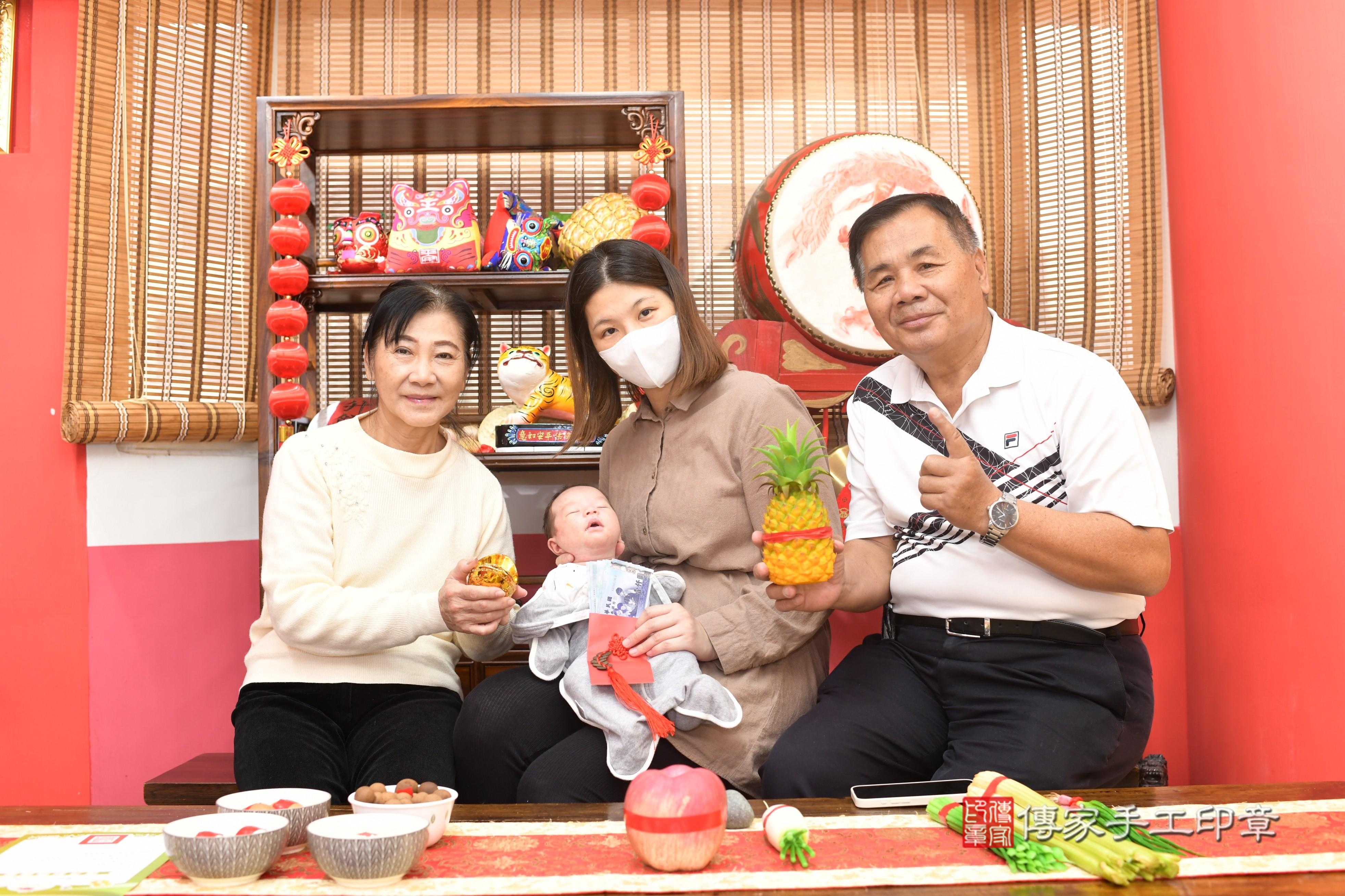 傳家手工印章高雄店、抓周、度脺、中國風會場、傳家嬰兒古禮、吉祥話、抓周道具物品24種、拍照。抓周證書。寶寶抓周、滿周歲、生日快樂、祝福