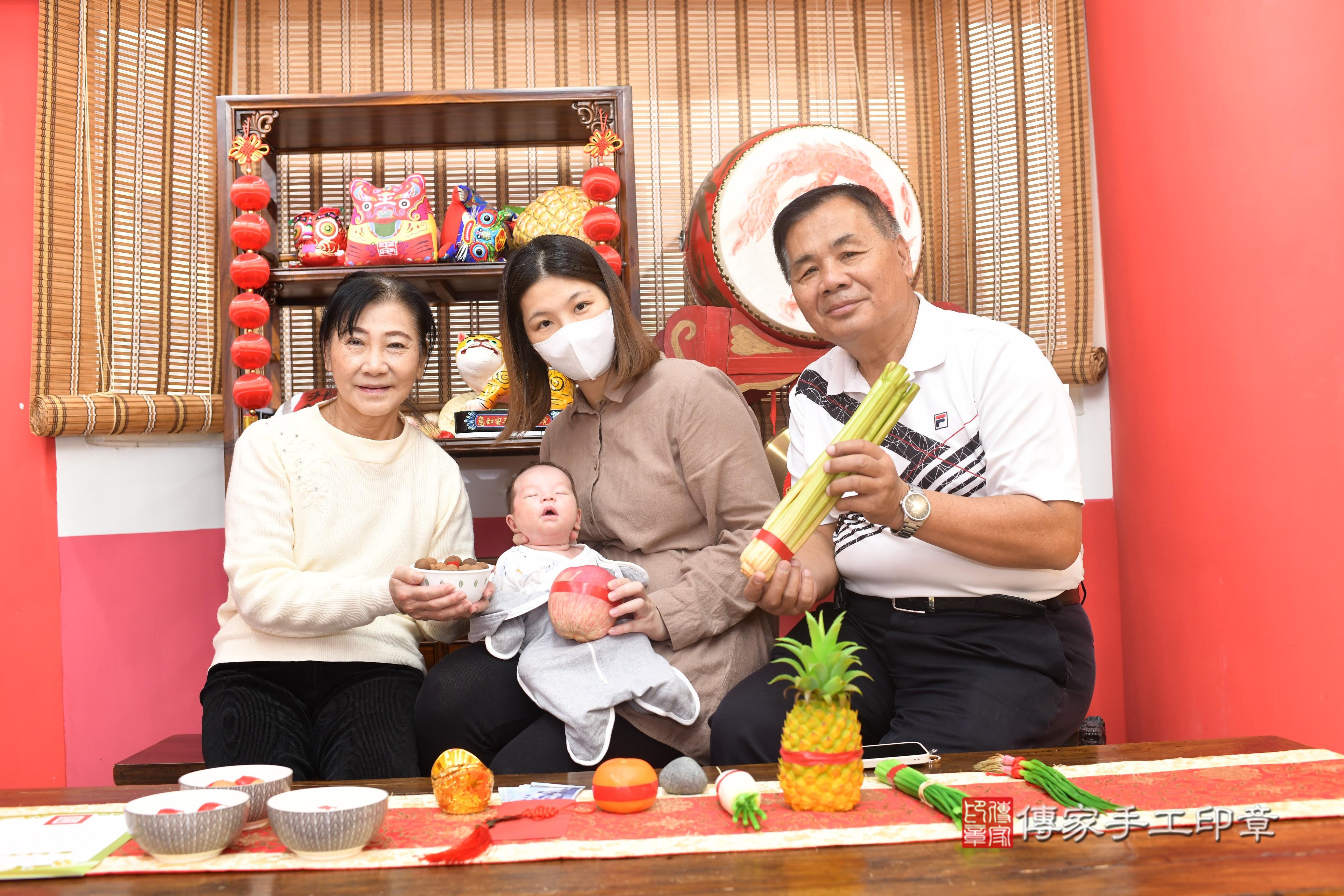 傳家手工印章高雄店、抓周、度脺、中國風會場、傳家嬰兒古禮、吉祥話、抓周道具物品24種、拍照。抓周證書。寶寶抓周、滿周歲、生日快樂、祝福