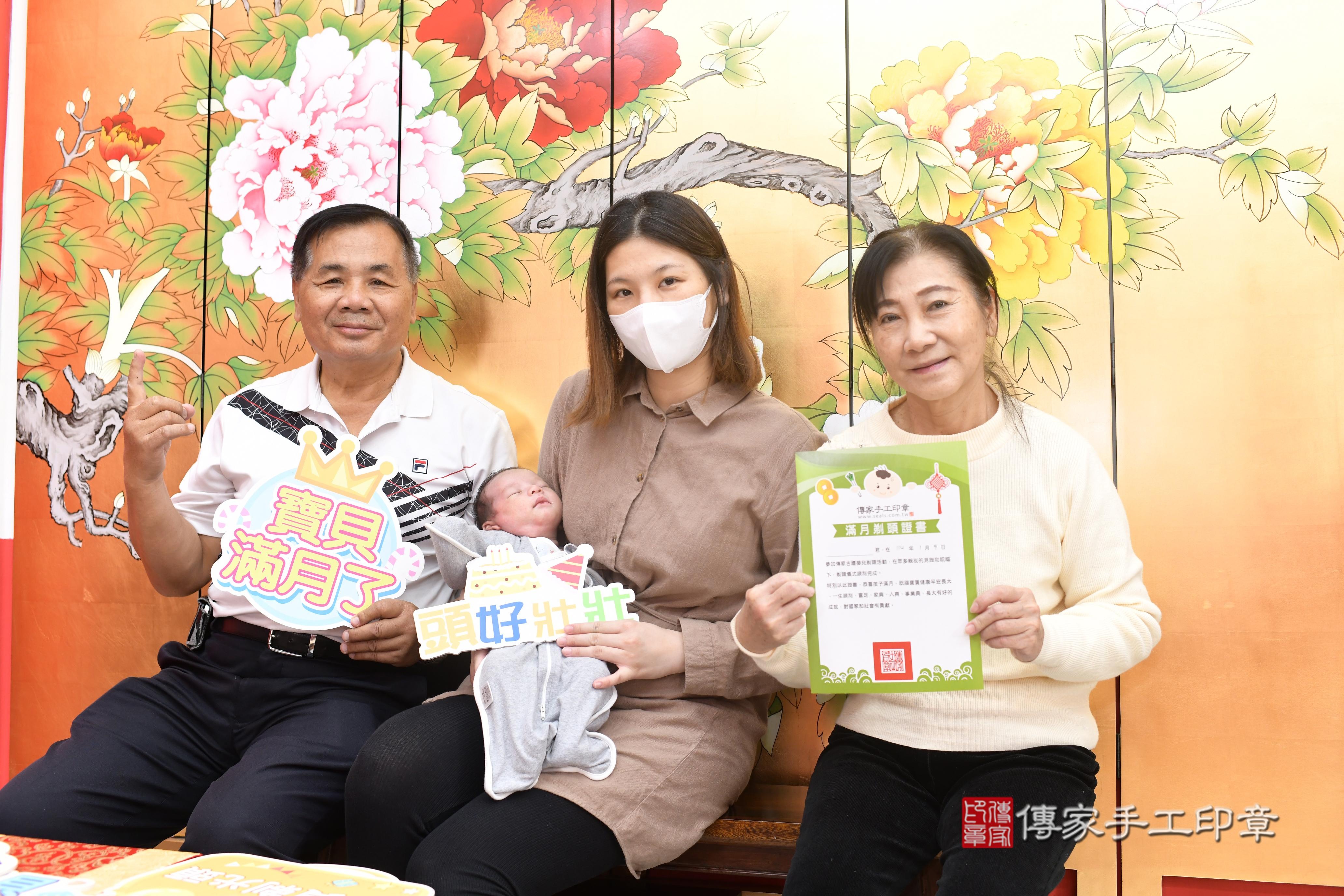 傳家手工印章高雄店、抓周、度脺、中國風會場、傳家嬰兒古禮、吉祥話、抓周道具物品24種、拍照。抓周證書。寶寶抓周、滿周歲、生日快樂、祝福