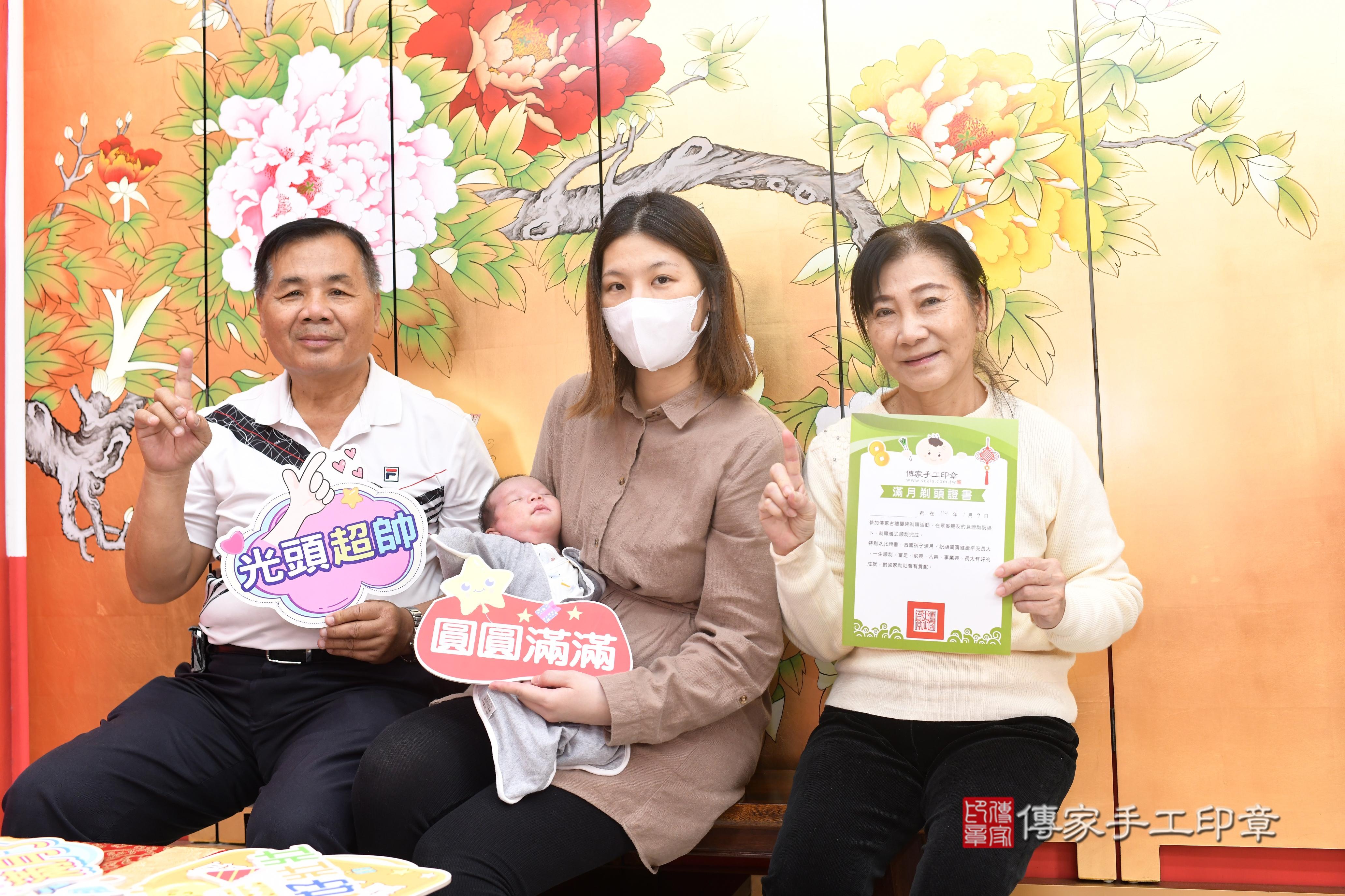 傳家手工印章高雄店、抓周、度脺、中國風會場、傳家嬰兒古禮、吉祥話、抓周道具物品24種、拍照。抓周證書。寶寶抓周、滿周歲、生日快樂、祝福
