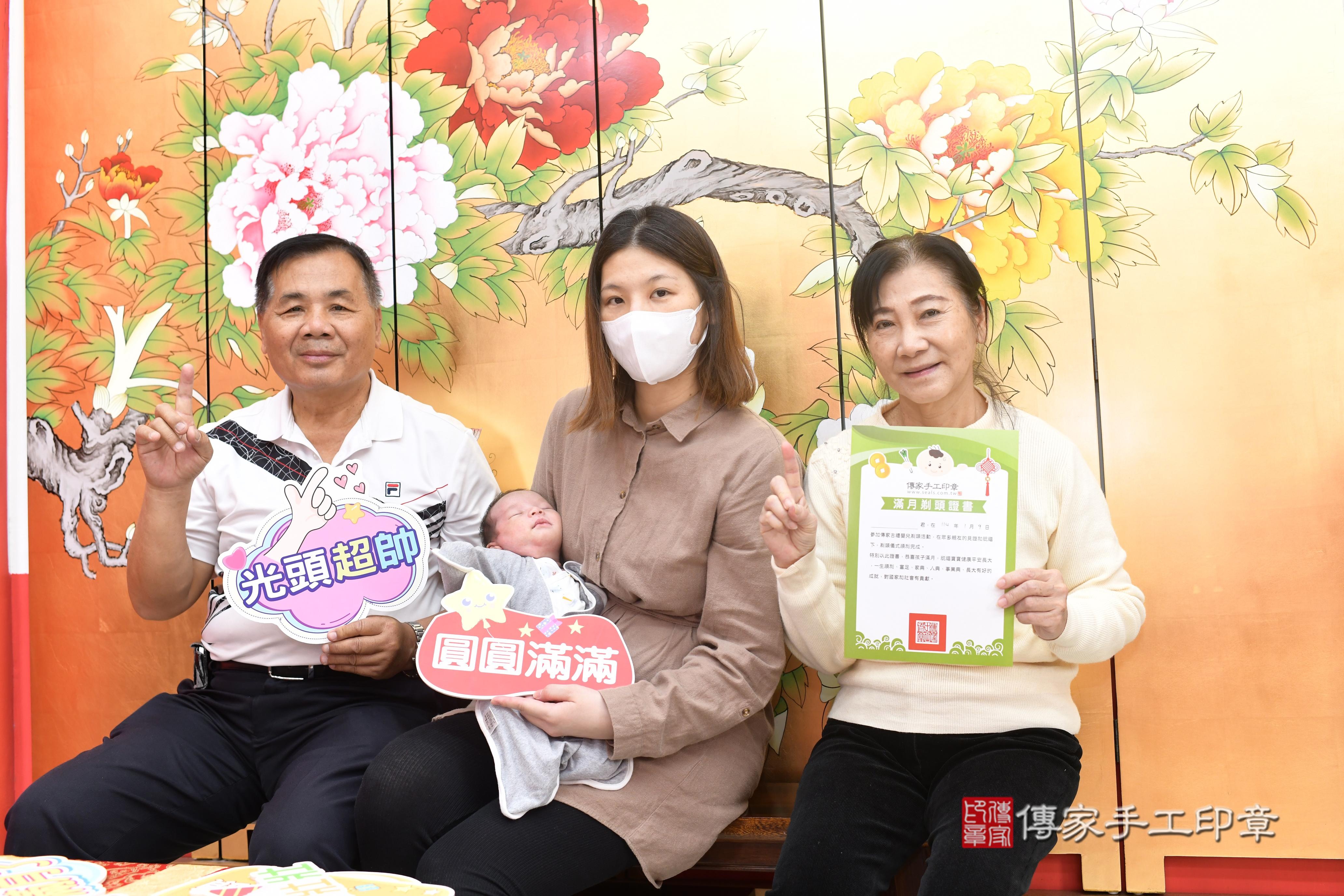 傳家手工印章高雄店、抓周、度脺、中國風會場、傳家嬰兒古禮、吉祥話、抓周道具物品24種、拍照。抓周證書。寶寶抓周、滿周歲、生日快樂、祝福