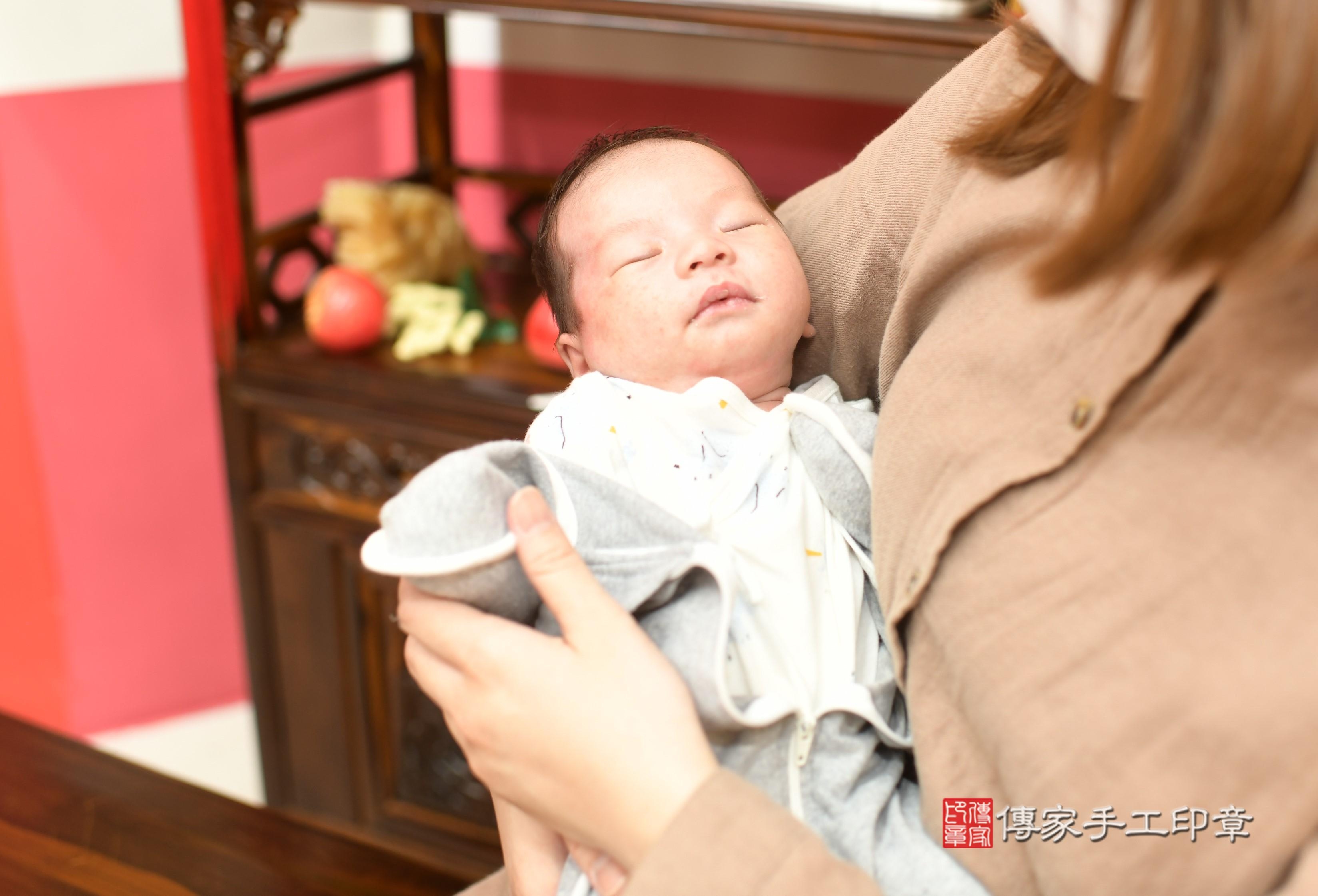 傳家手工印章高雄店、抓周、度脺、中國風會場、傳家嬰兒古禮、吉祥話、抓周道具物品24種、拍照。抓周證書。寶寶抓周、滿周歲、生日快樂、祝福