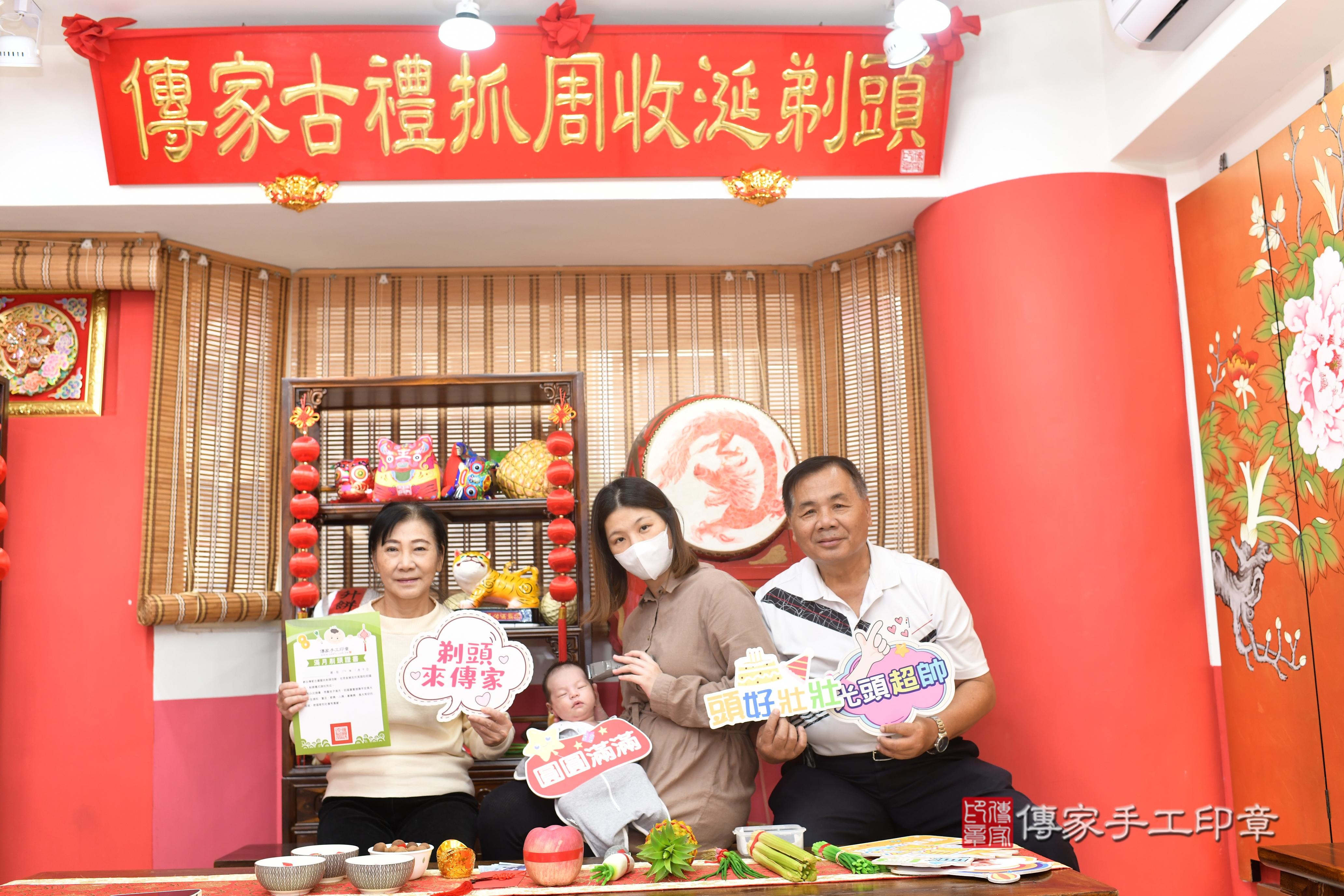 傳家手工印章高雄店、抓周、度脺、中國風會場、傳家嬰兒古禮、吉祥話、抓周道具物品24種、拍照。抓周證書。寶寶抓周、滿周歲、生日快樂、祝福