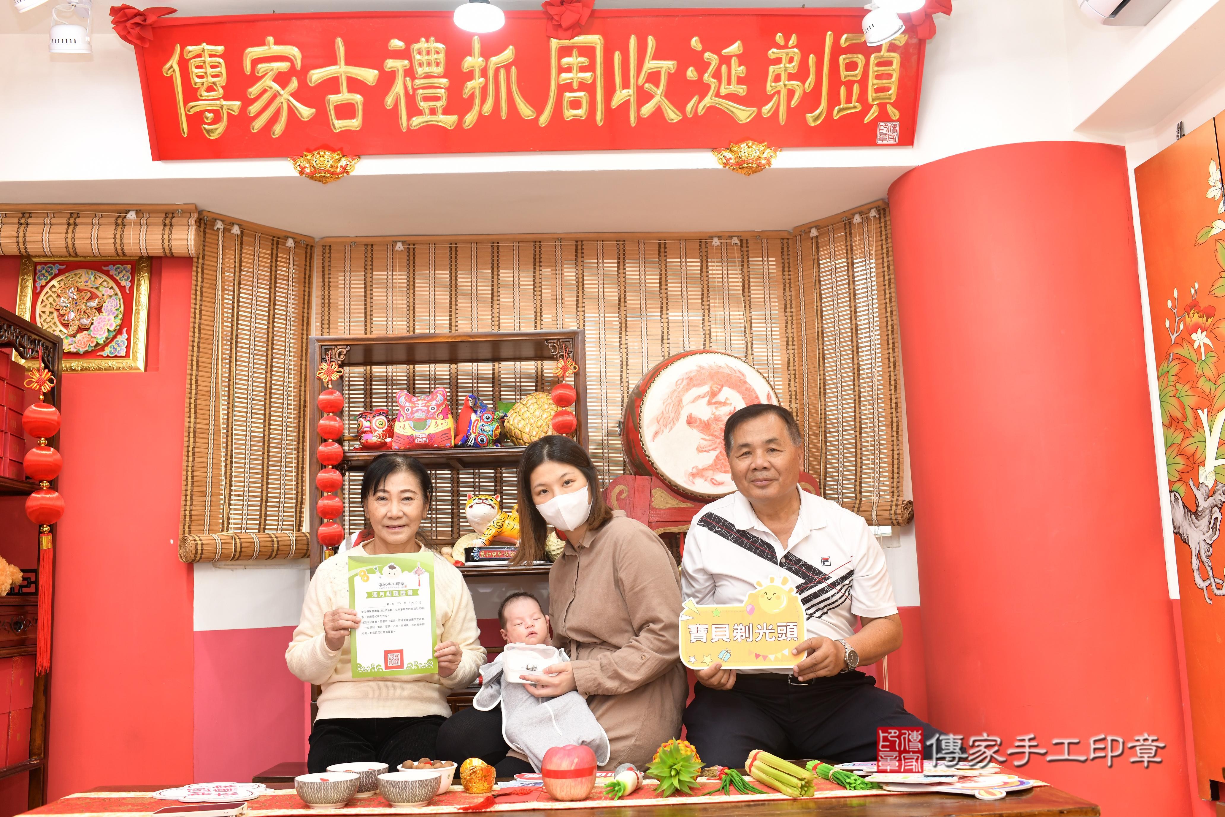 傳家手工印章高雄店、抓周、度脺、中國風會場、傳家嬰兒古禮、吉祥話、抓周道具物品24種、拍照。抓周證書。寶寶抓周、滿周歲、生日快樂、祝福