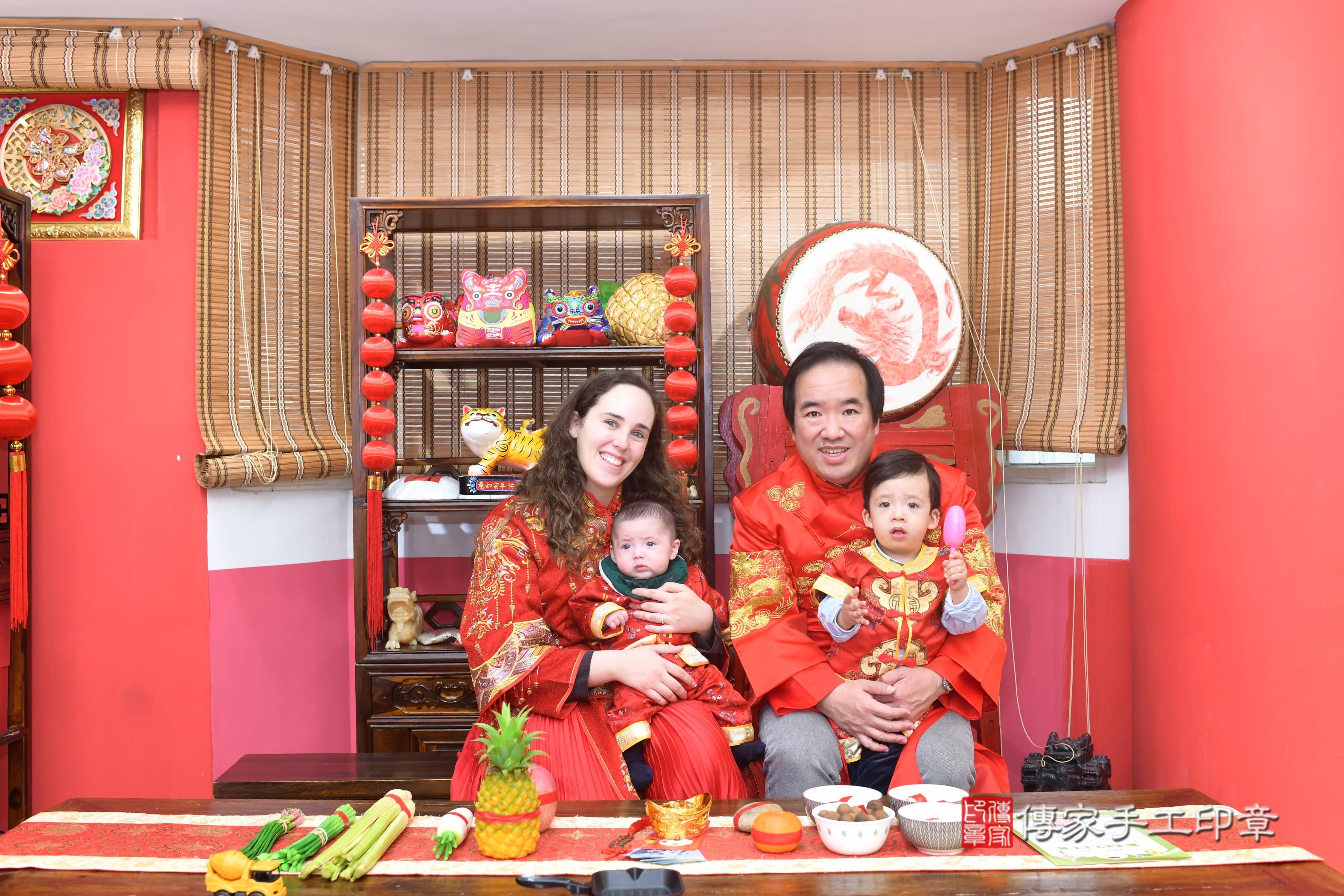 傳家手工印章高雄店、抓周、度脺、中國風會場、傳家嬰兒古禮、吉祥話、抓周道具物品24種、拍照。抓周證書。寶寶抓周、滿周歲、生日快樂、祝福