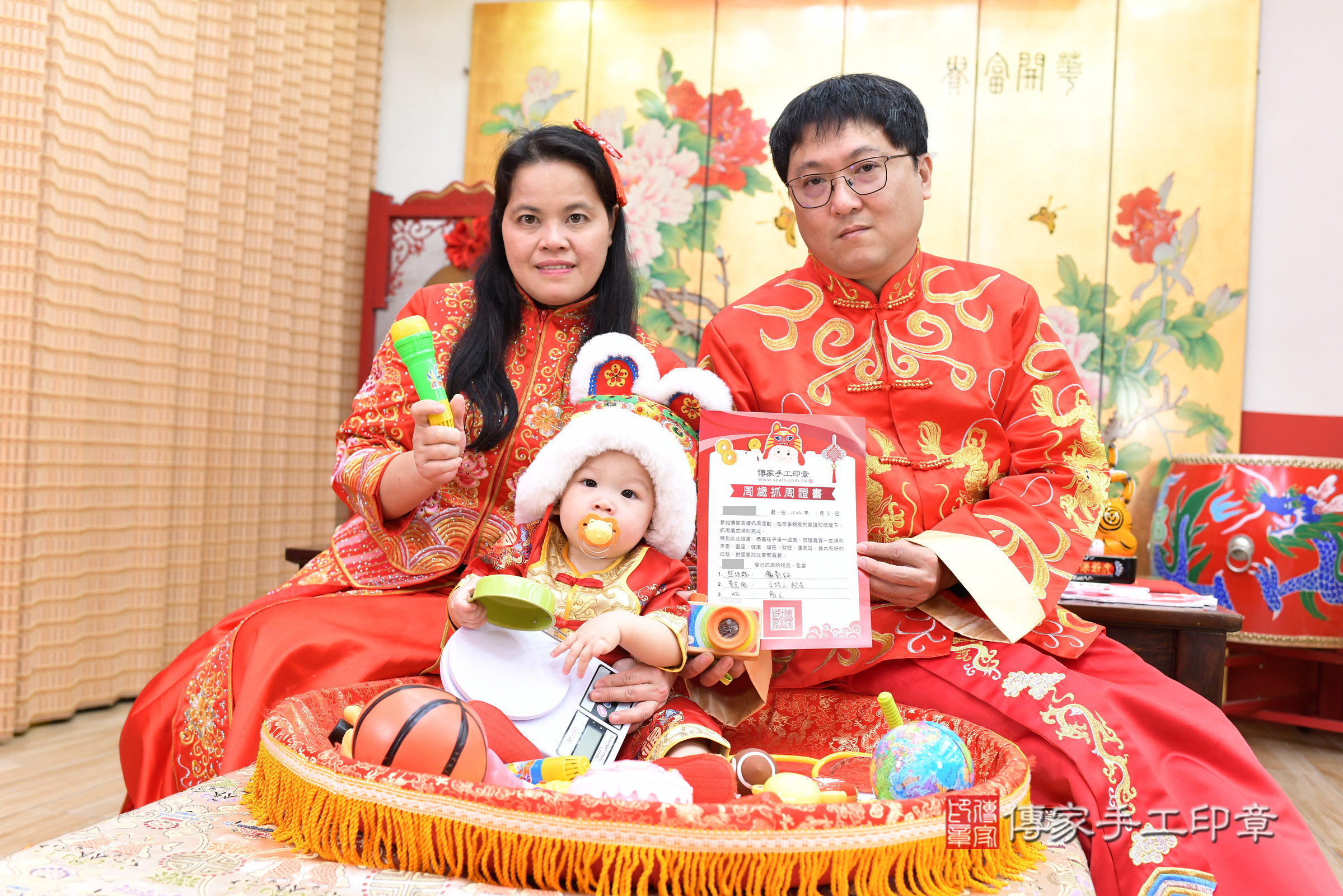 台北市大同區小峰寶寶抓周推薦：傳家台北店抓周度脺中國風會場，嬰兒古禮抓周流程儀式吉祥話、抓周道具物品24種、拍照。抓周證書。2025.1.3，照片20