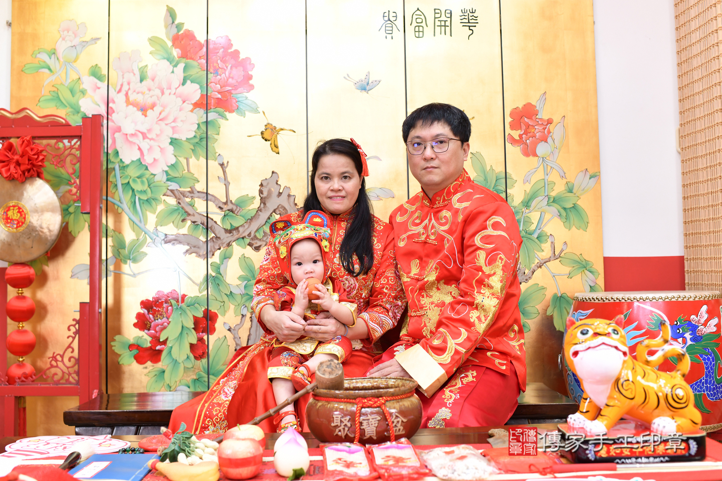 台北市大同區小峰寶寶抓周推薦：傳家台北店抓周度脺中國風會場，嬰兒古禮抓周流程儀式吉祥話、抓周道具物品24種、拍照。抓周證書。2025.1.3，照片5