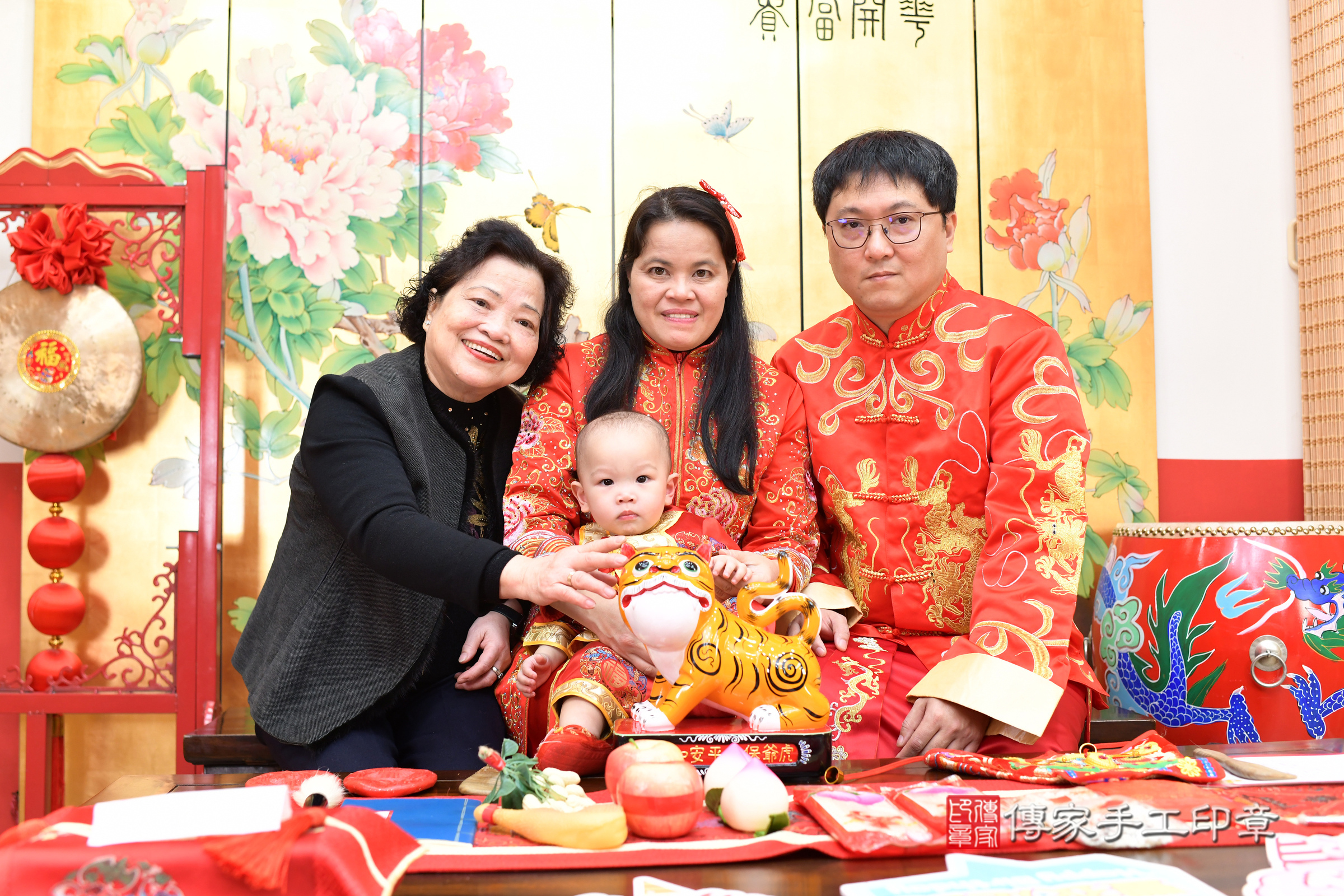 台北市大同區小峰寶寶抓周推薦：傳家台北店抓周度脺中國風會場，嬰兒古禮抓周流程儀式吉祥話、抓周道具物品24種、拍照。抓周證書。2025.1.3，照片16