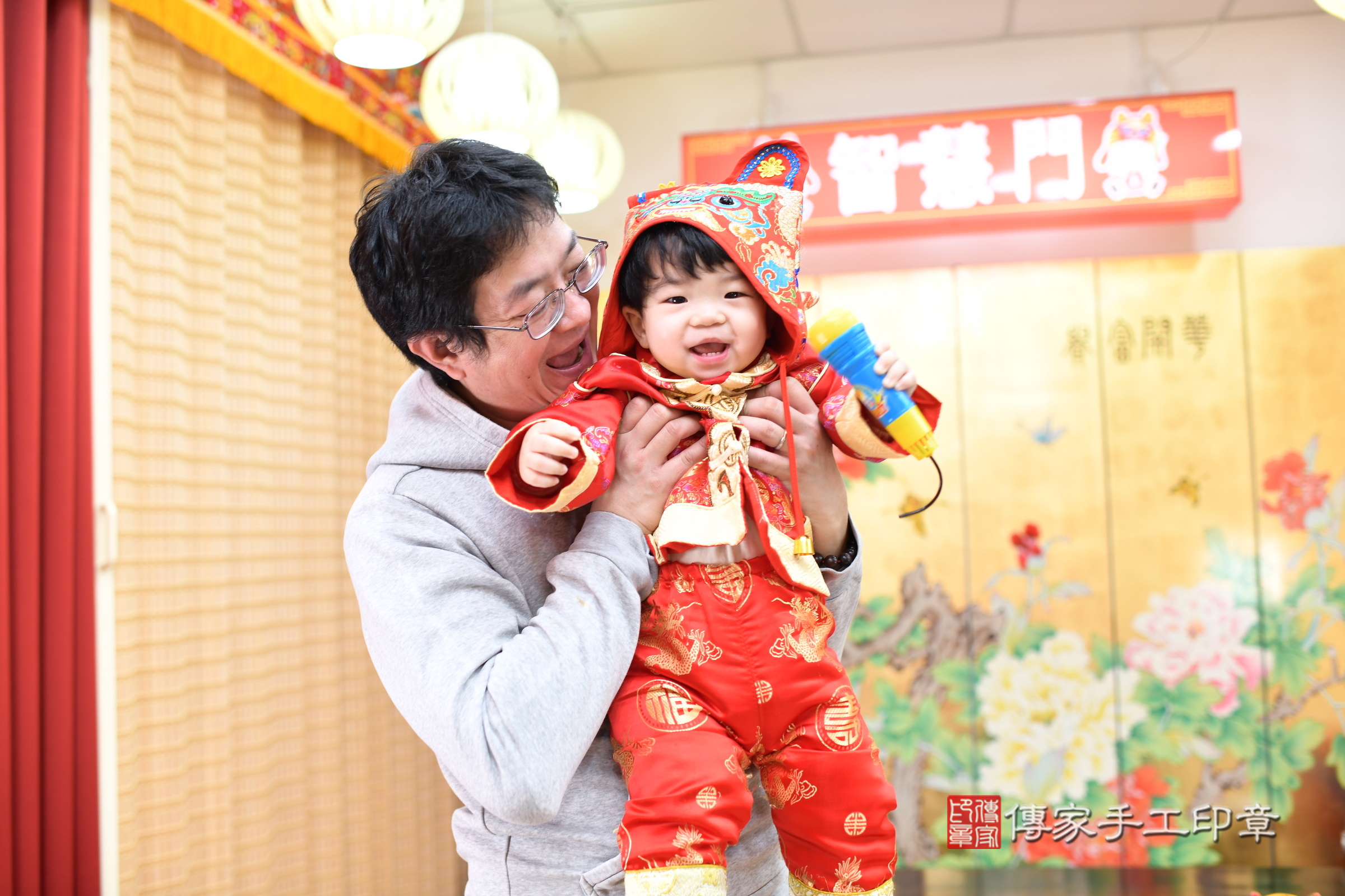 台北市大同區軒軒寶寶抓周推薦：傳家台北店抓周度脺中國風會場，嬰兒古禮抓周流程儀式吉祥話、抓周道具物品24種、拍照。抓周證書。2025.1.10，照片7