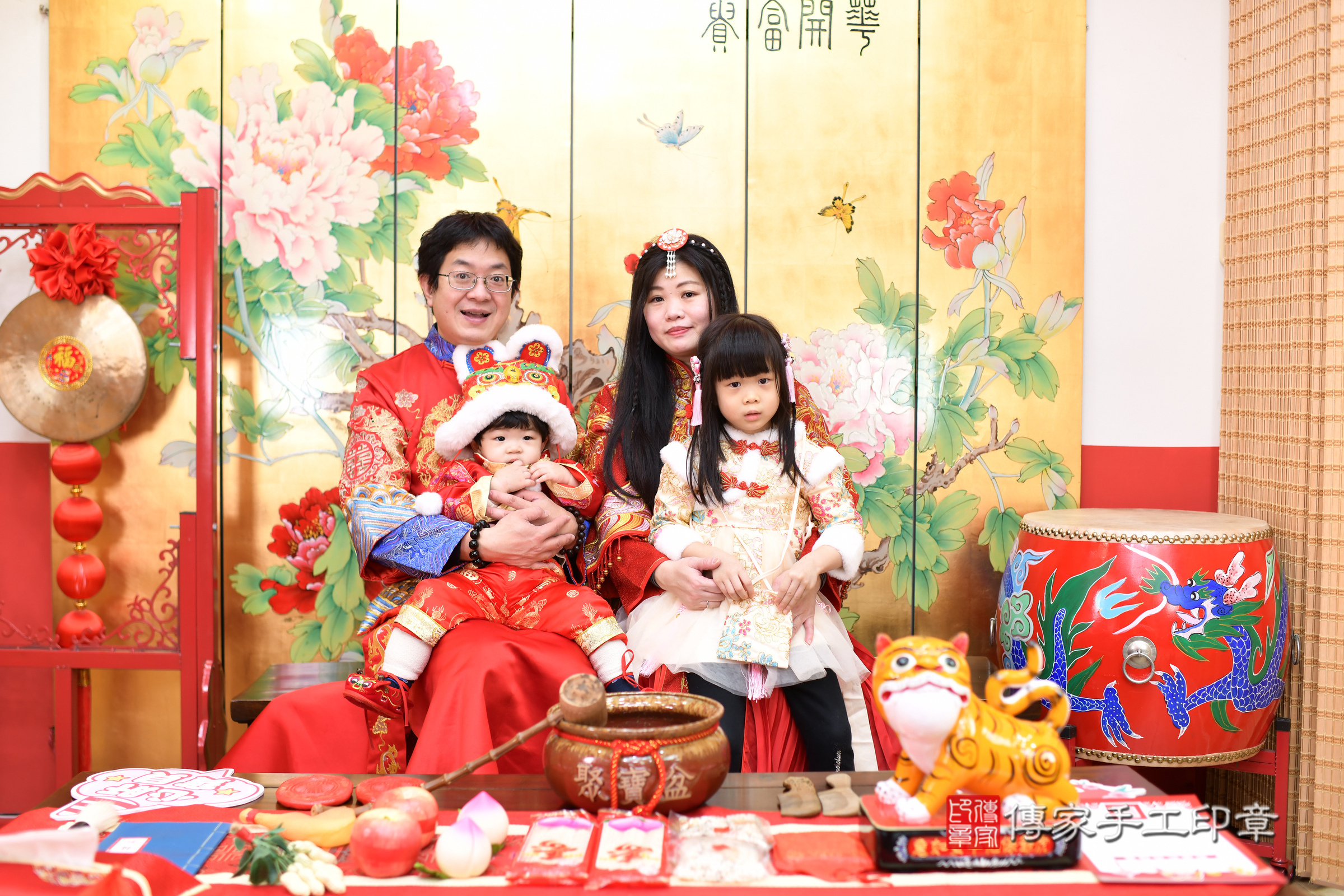 台北市大同區軒軒寶寶抓周推薦：傳家台北店抓周度脺中國風會場，嬰兒古禮抓周流程儀式吉祥話、抓周道具物品24種、拍照。抓周證書。2025.1.10，照片5