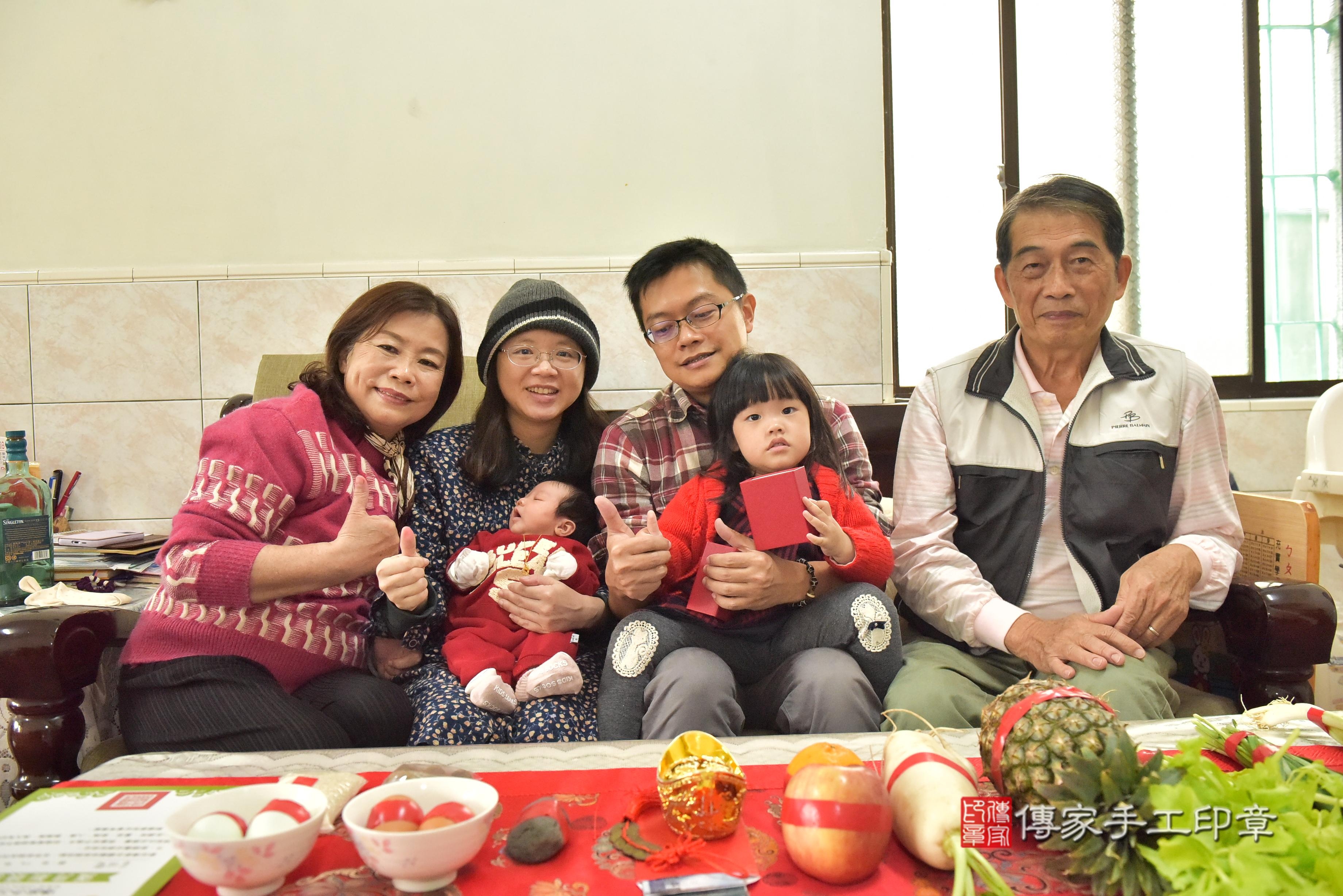 傳家手工印章高雄店、抓周、度脺、中國風會場、傳家嬰兒古禮、吉祥話、抓周道具物品24種、拍照。抓周證書。寶寶抓周、滿周歲、生日快樂、祝福