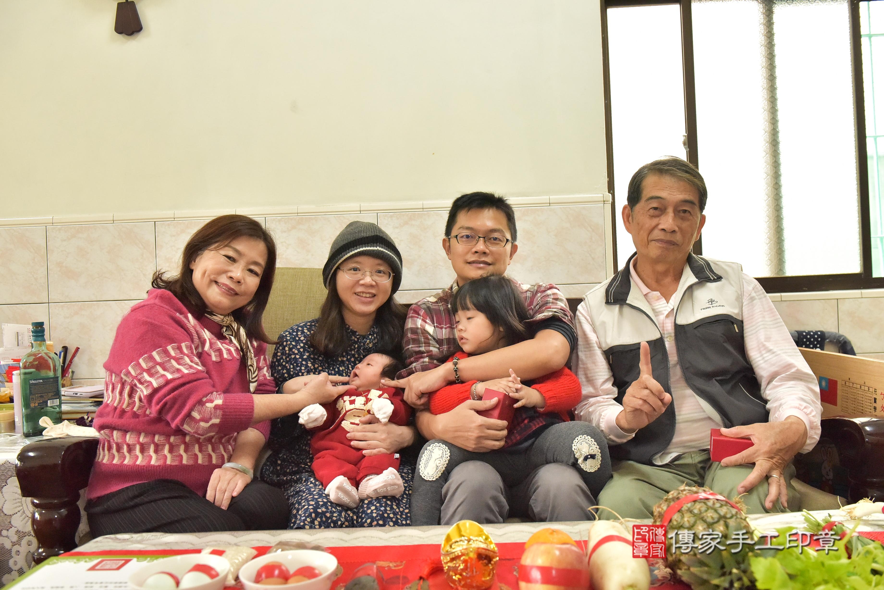 傳家手工印章高雄店、抓周、度脺、中國風會場、傳家嬰兒古禮、吉祥話、抓周道具物品24種、拍照。抓周證書。寶寶抓周、滿周歲、生日快樂、祝福